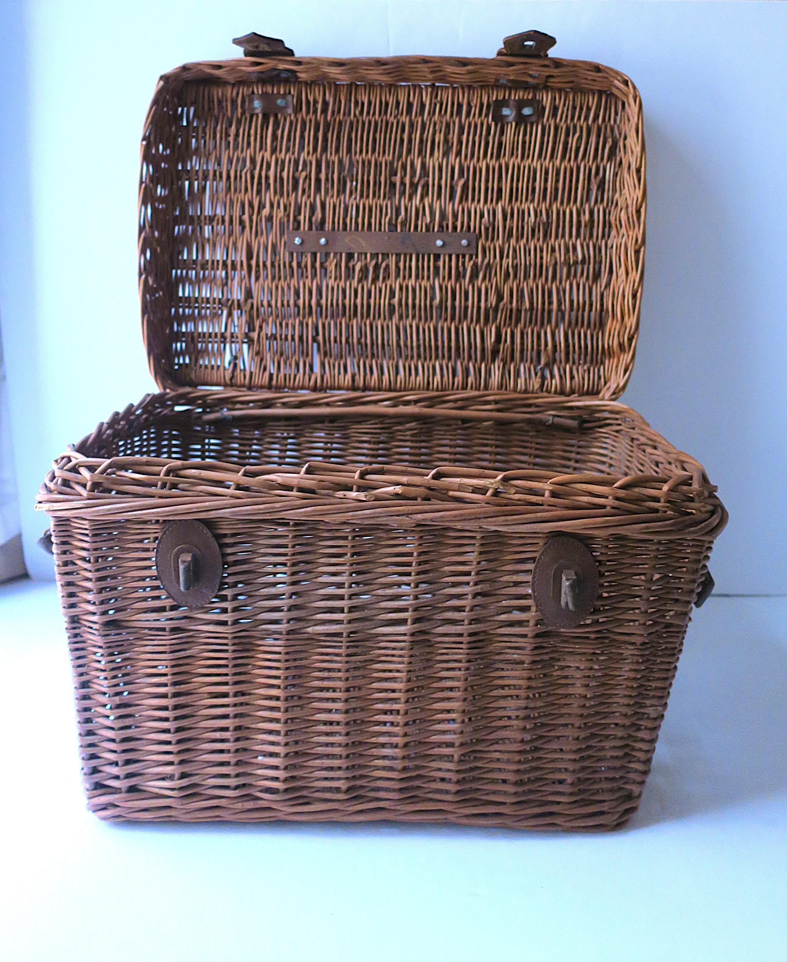 Panier en osier Bon état - En vente à New York, NY