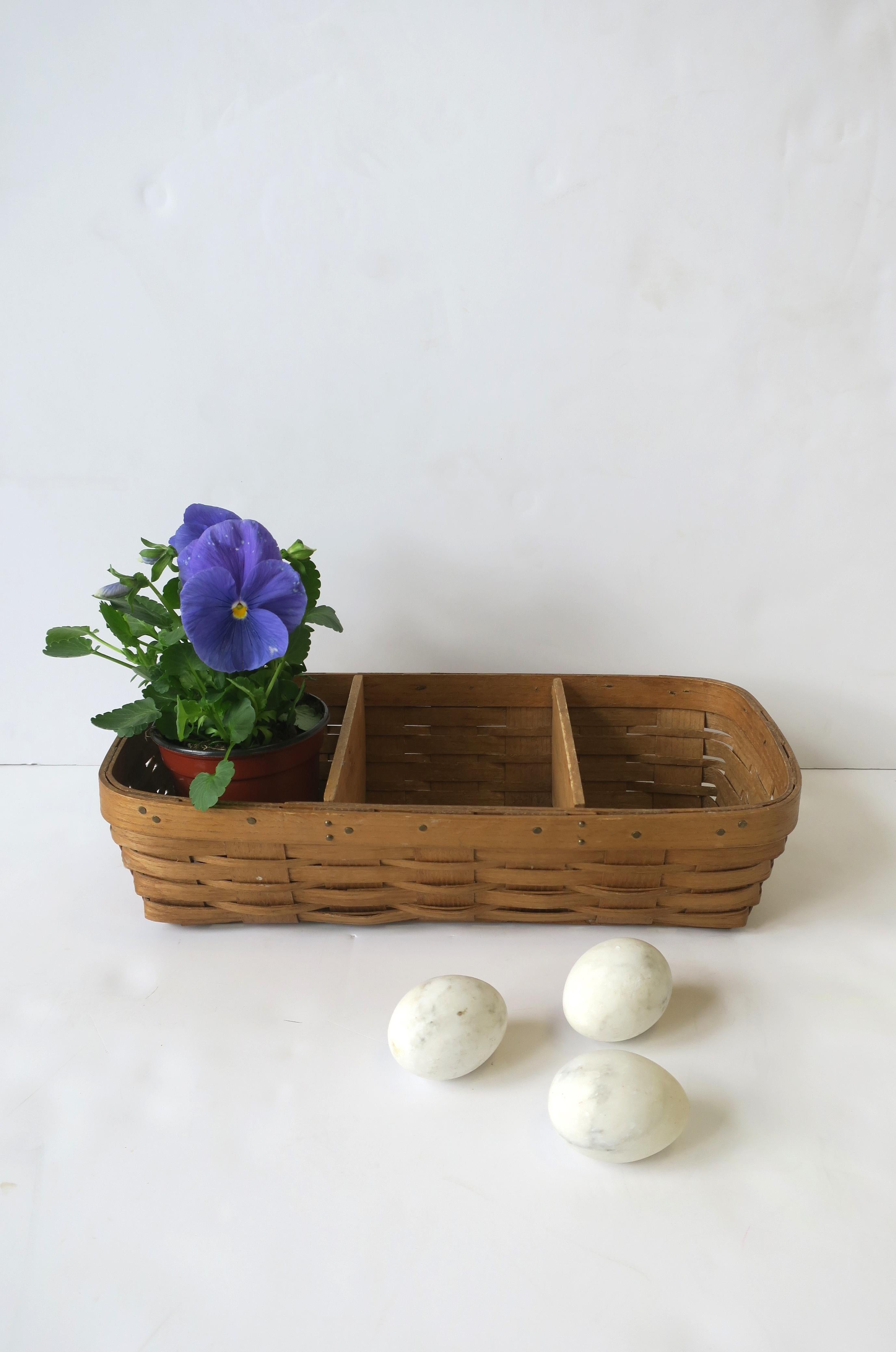 Panier à ras du cou en osier plissé en vente 1