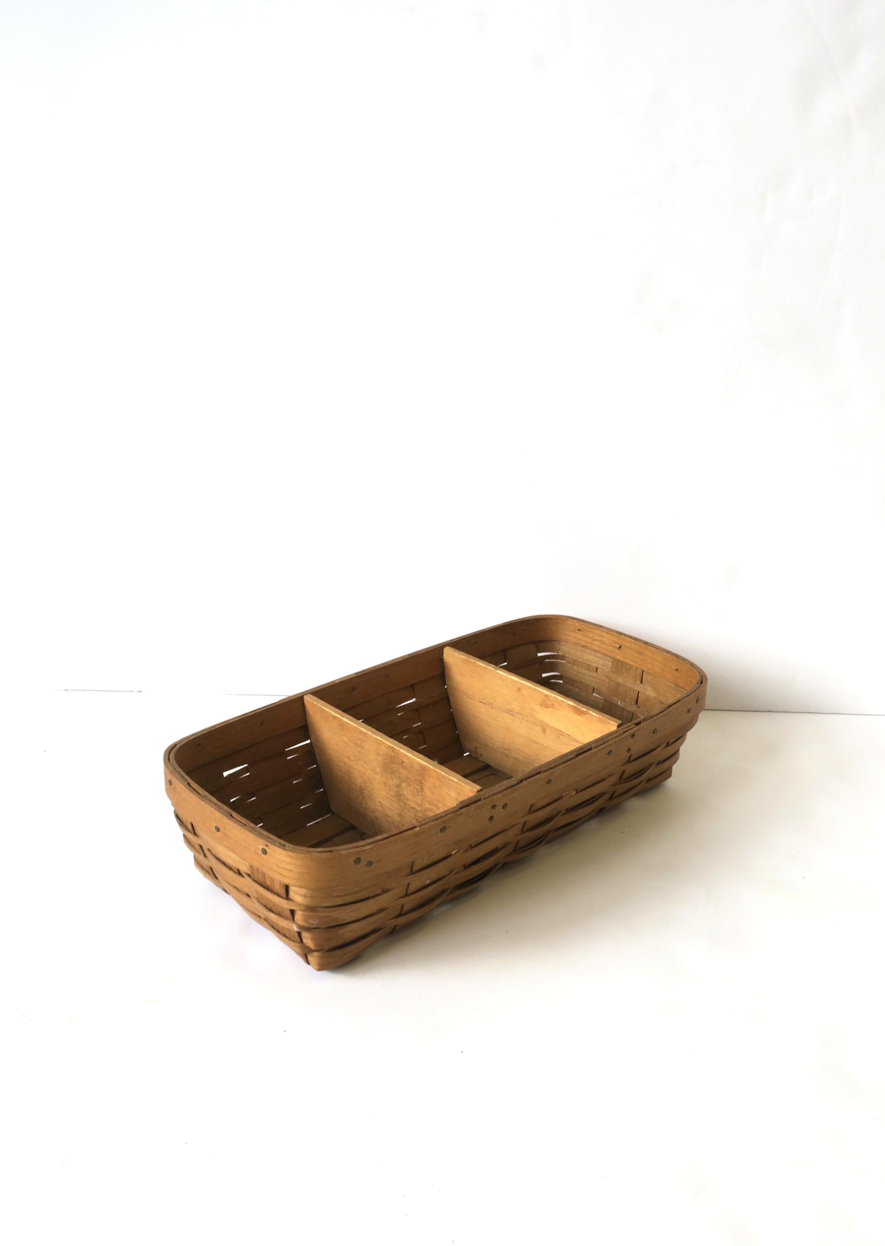 Panier à ras du cou en osier plissé en vente 2