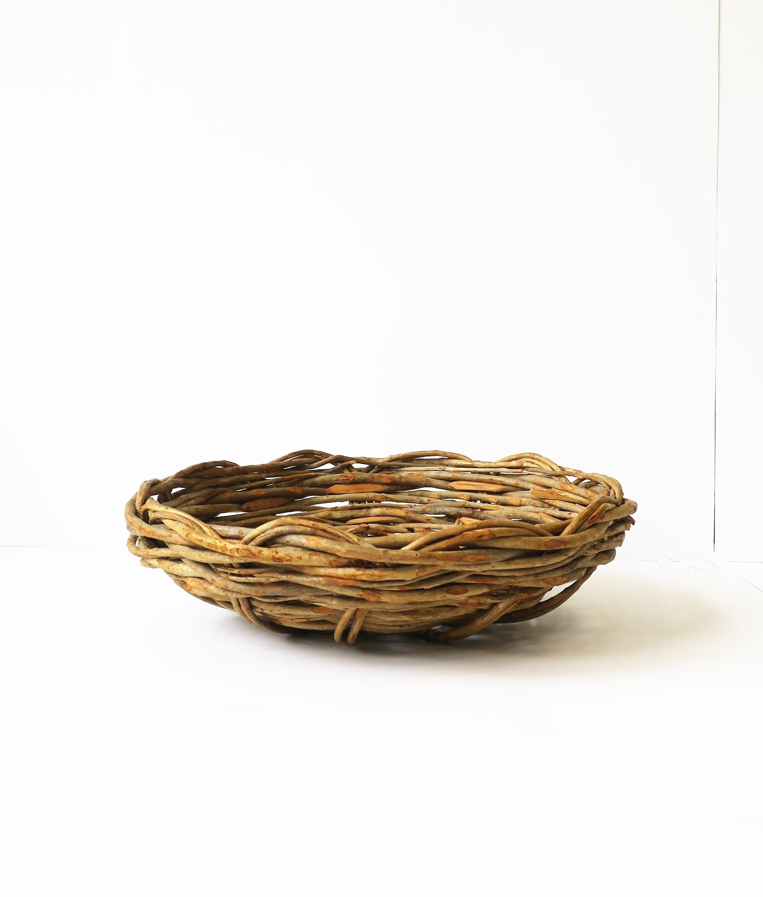 A round rustic wicker basket centerpiece or catchall, circa 20th century. Great as a standalone piece or for vegetables, fruit, flowers, etc. Could serve as a table centerpiece or catchall vide-poche, etc. Basket is a nice size measuring: 4.5