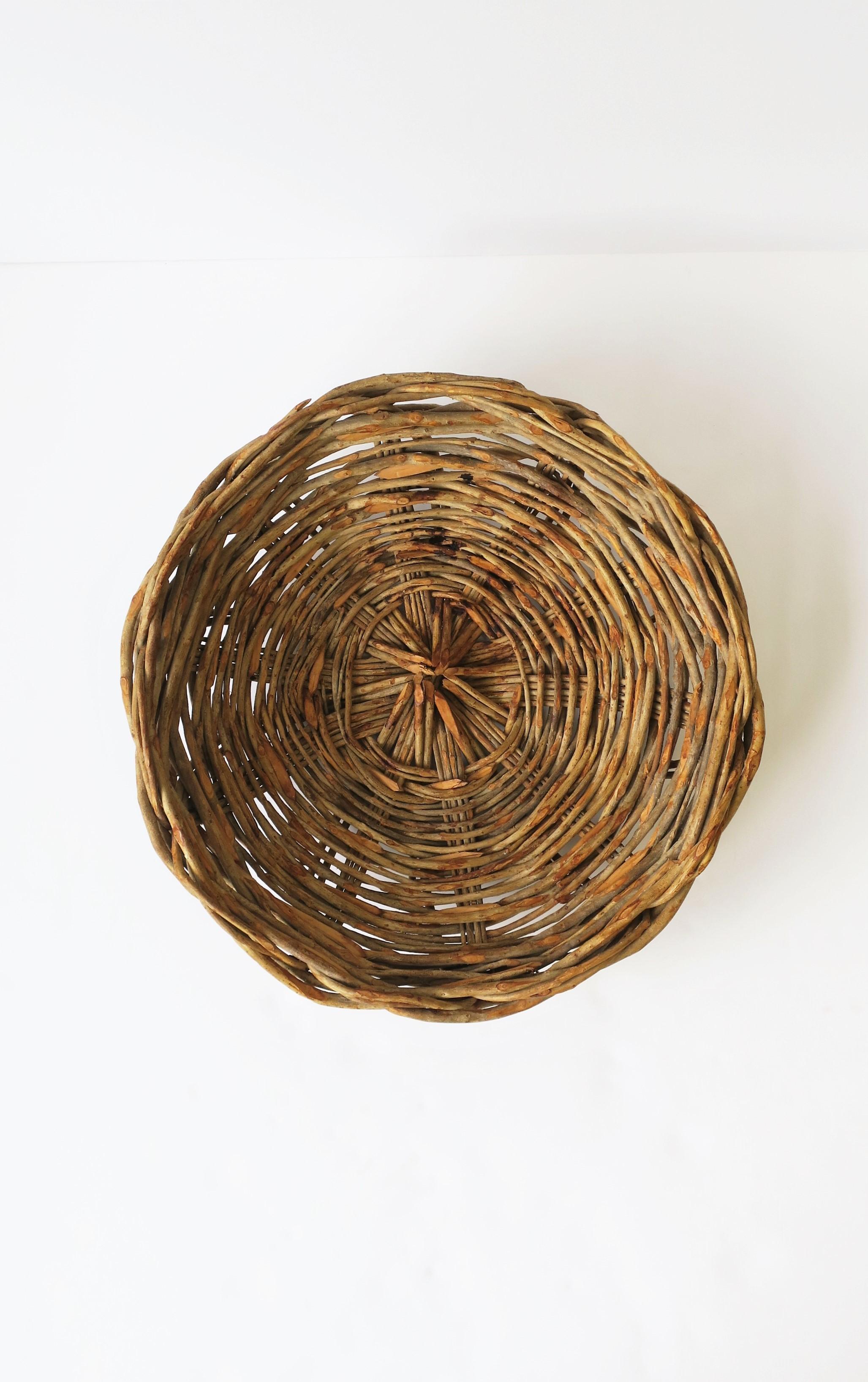 20th Century Wicker Basket Centerpiece Catchall, Round For Sale