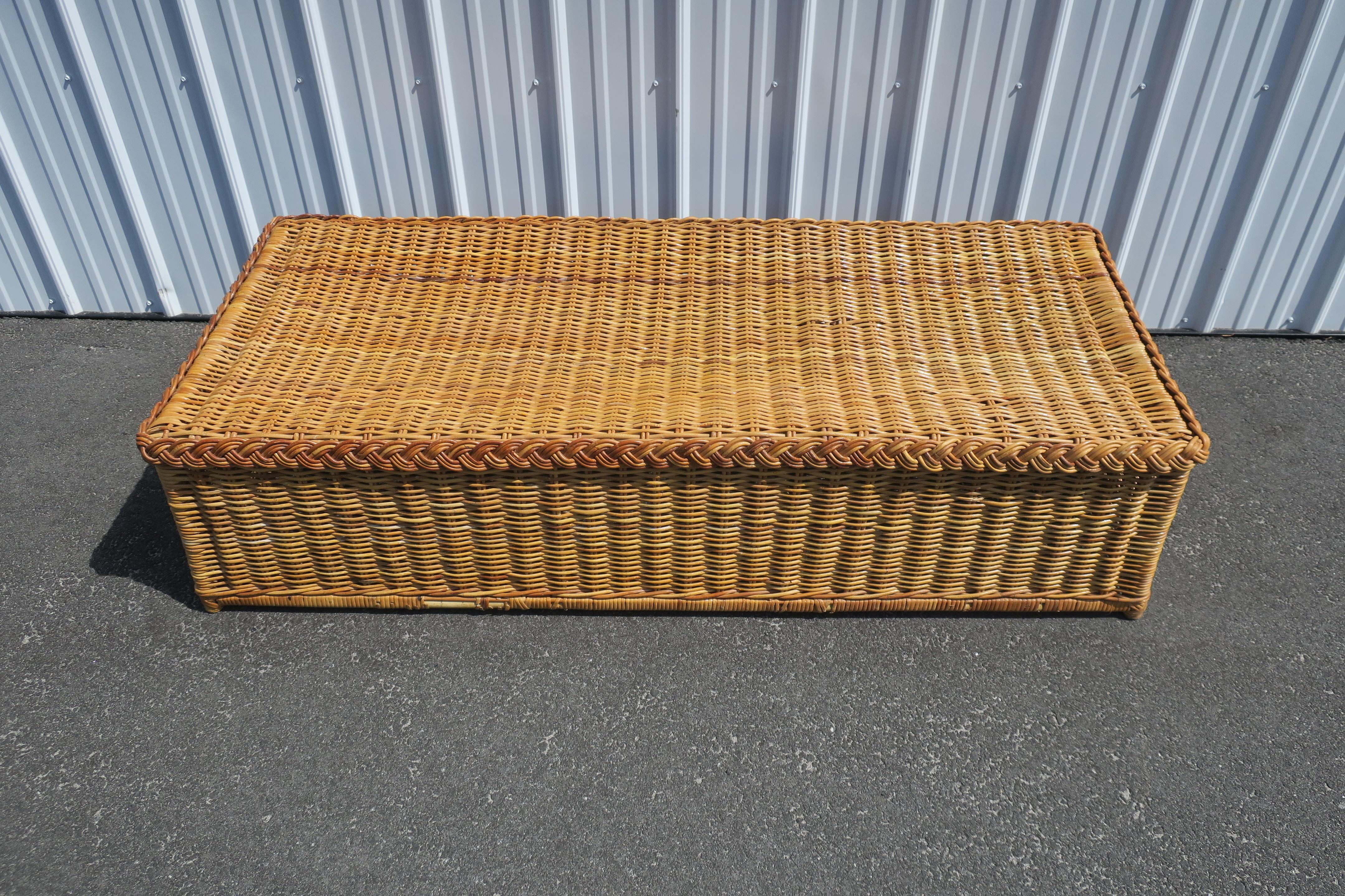 Wicker Bench or Ottoman In Good Condition For Sale In New York, NY