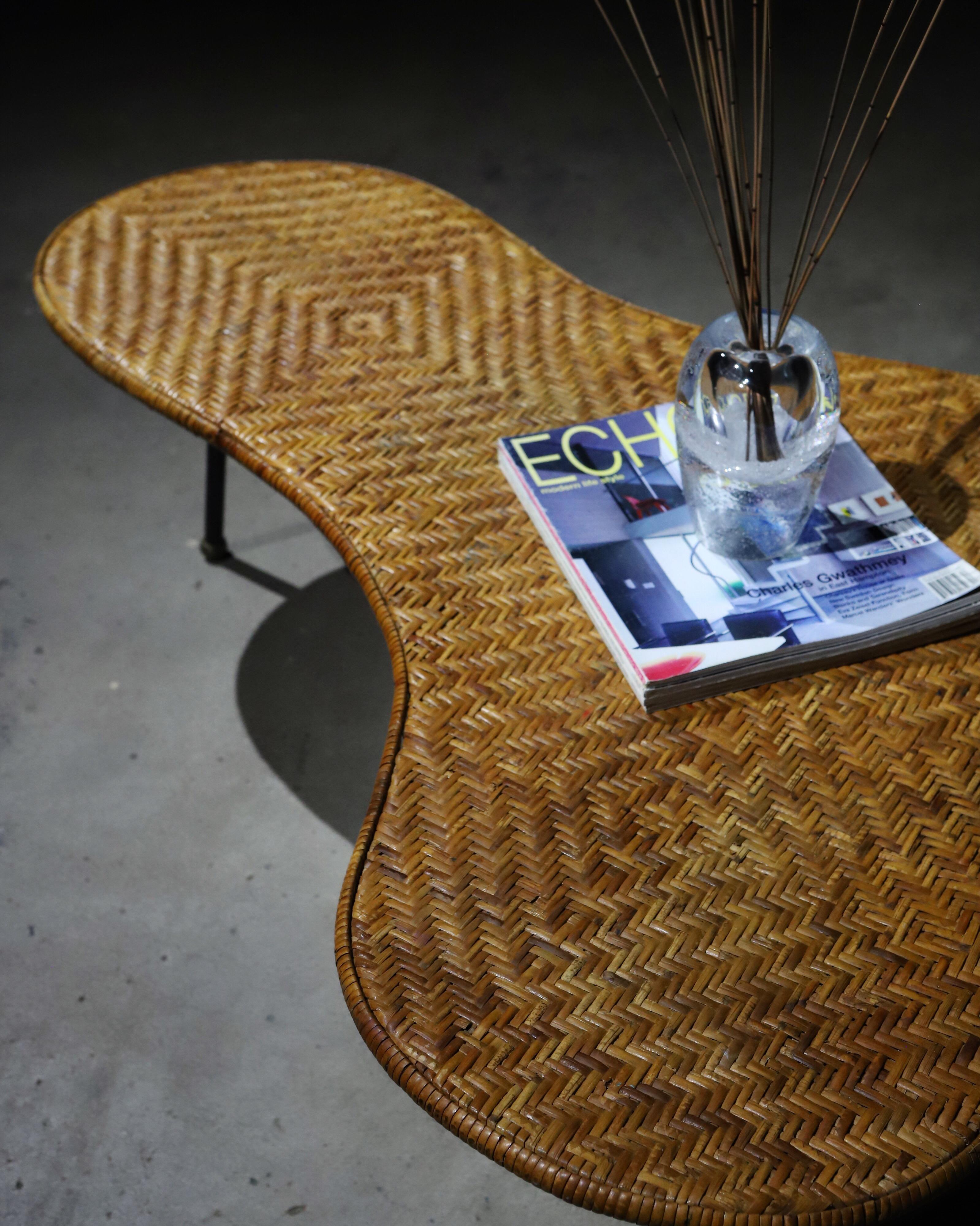 Wicker Biomorphic Cocktail Table In Good Condition In Oklahoma City, OK