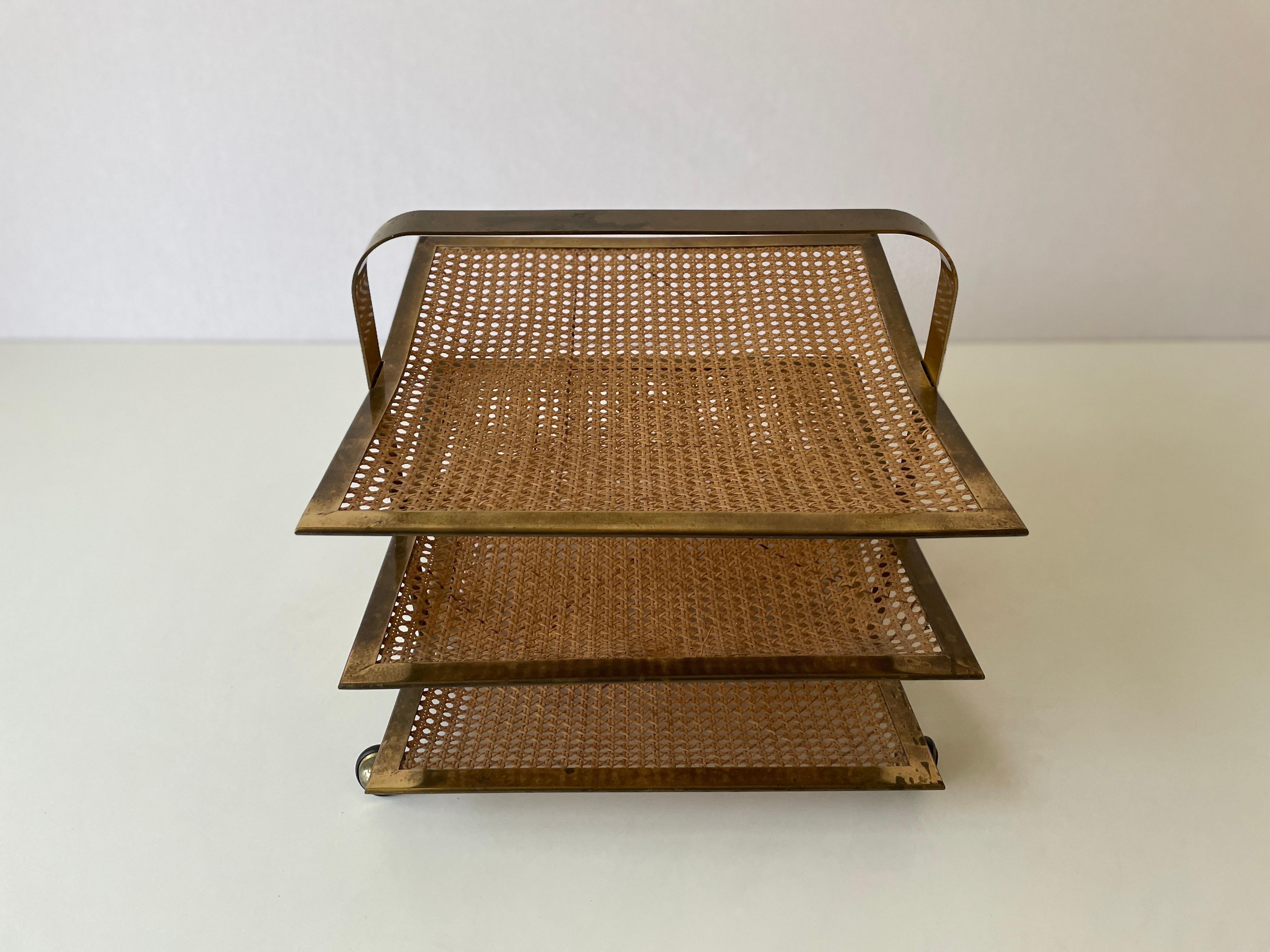 Mid-century Modern Wicker - Brass Wonderful Luxury Italian Magazine Rack with 3 shelf, 1960s, Italy

Measurtements :

Height: 45 cm
Width: 45 cm
Depth: 45 cm

Please do not hesitate to ask us if you have any questions.