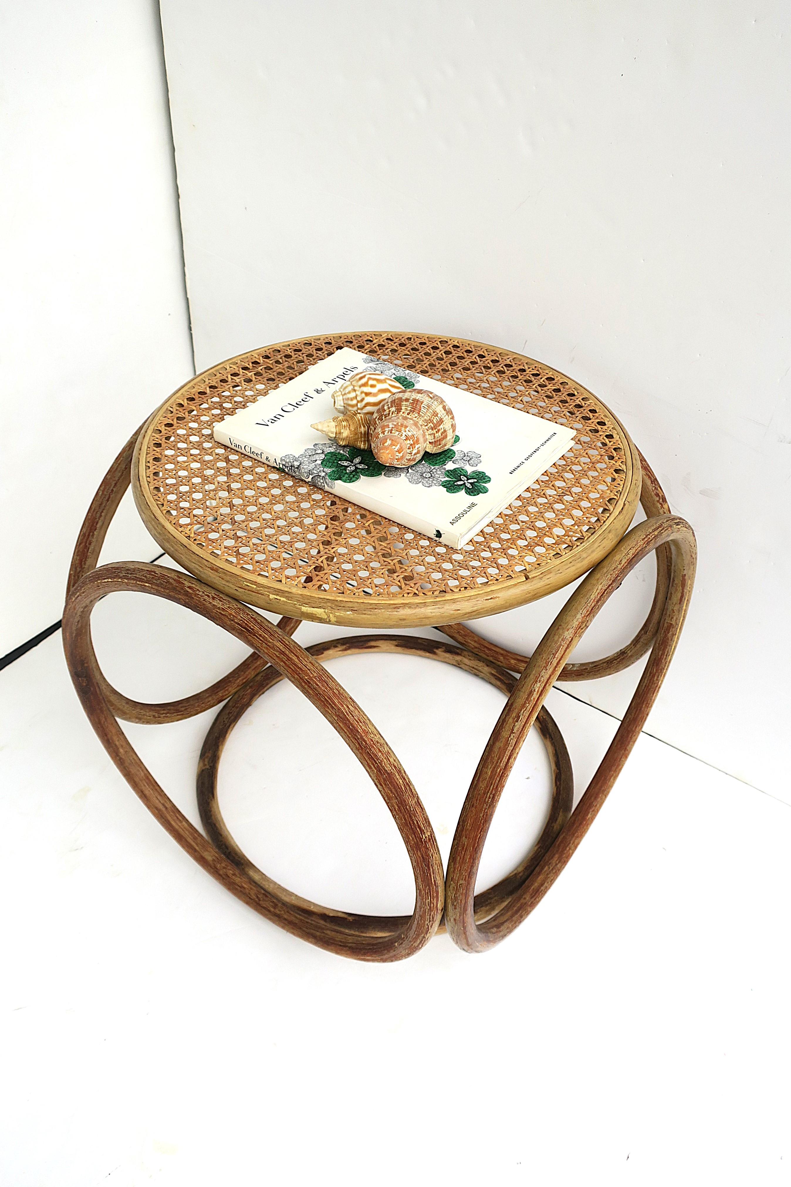 Table d'appoint en osier courbé style Thonet en vente 2