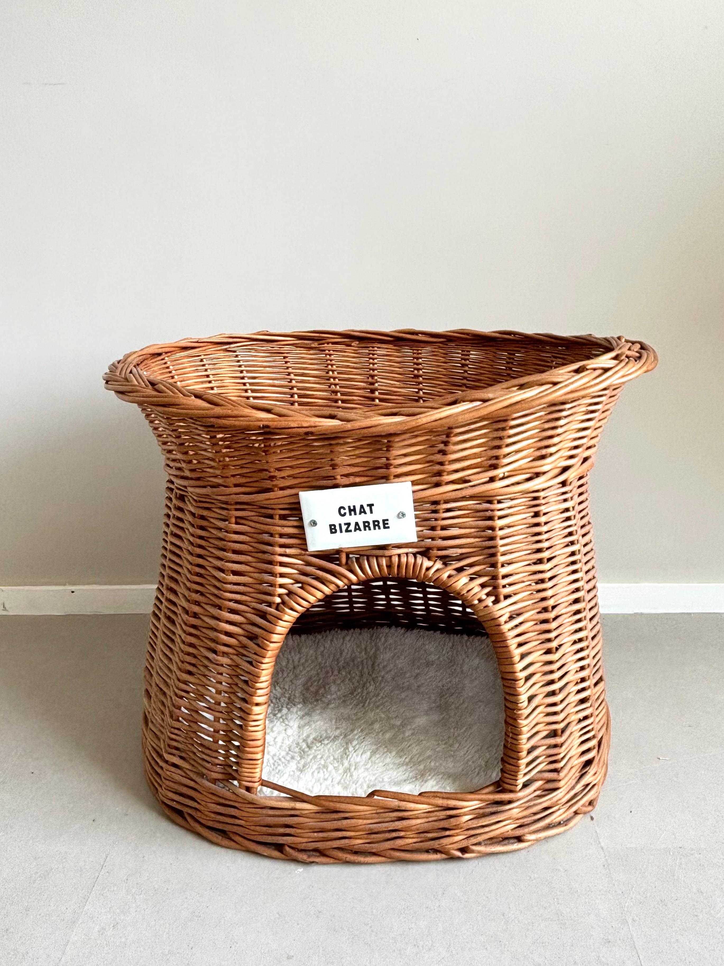 Bohème Lit pour chat en osier, panier avec Label 'Chat Bizarre'. en vente