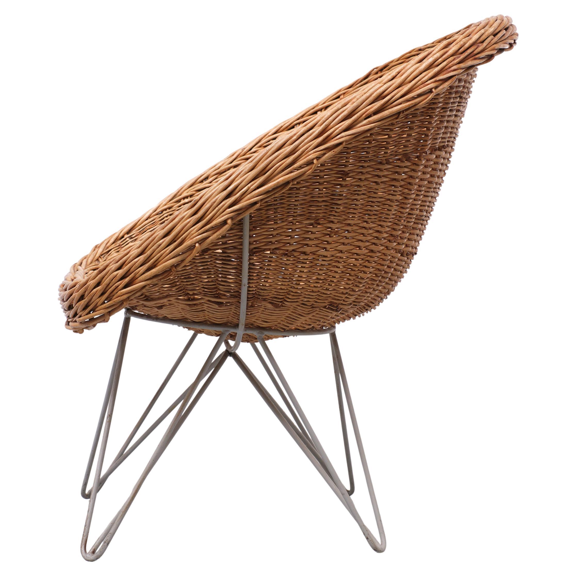 Mid-Century Modern Wicker chair  Design Teun Velthuizen for  Urotan  1950s Holland  For Sale