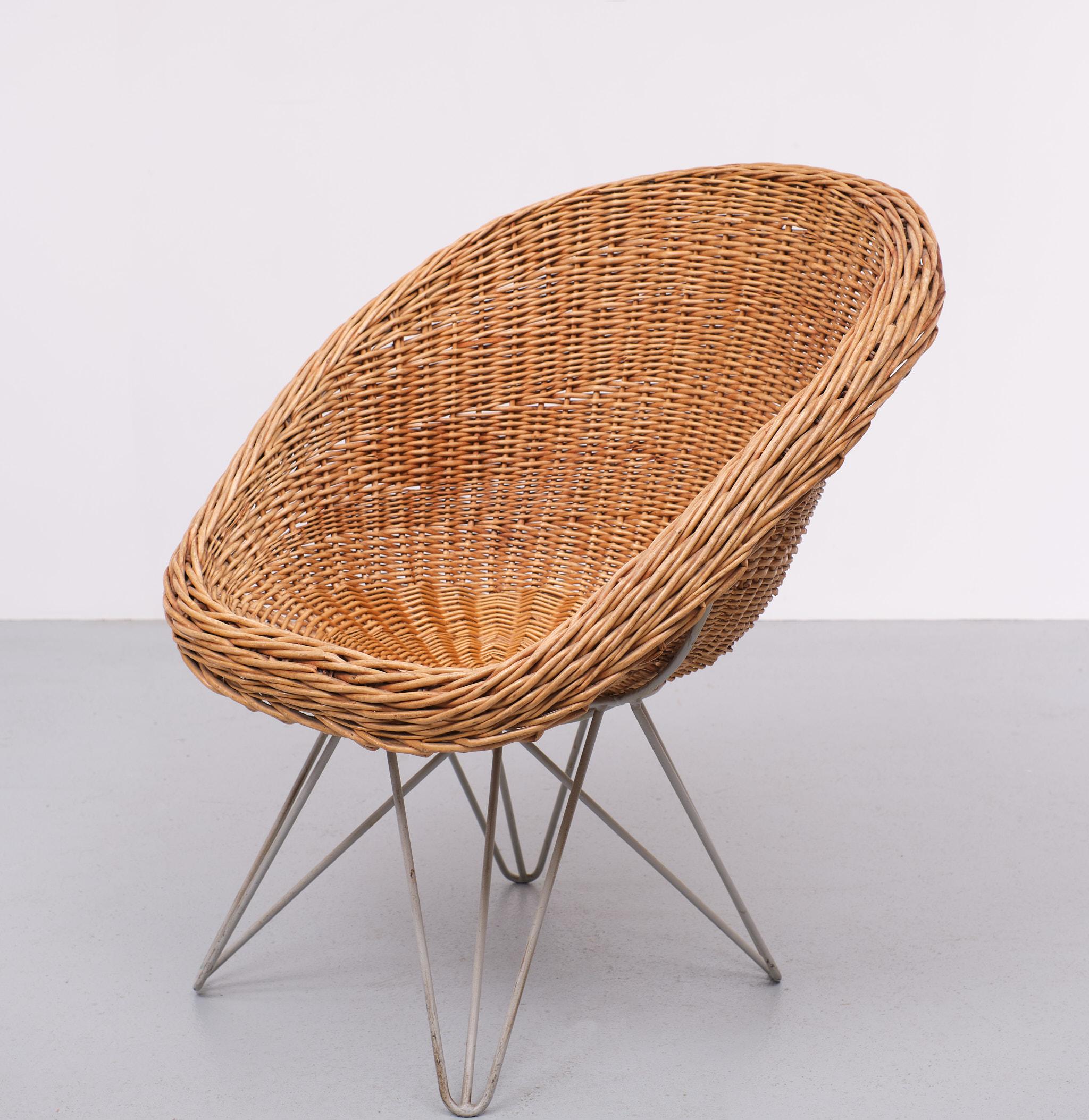 Dutch Wicker chair  Design Teun Velthuizen for  Urotan  1950s Holland  For Sale