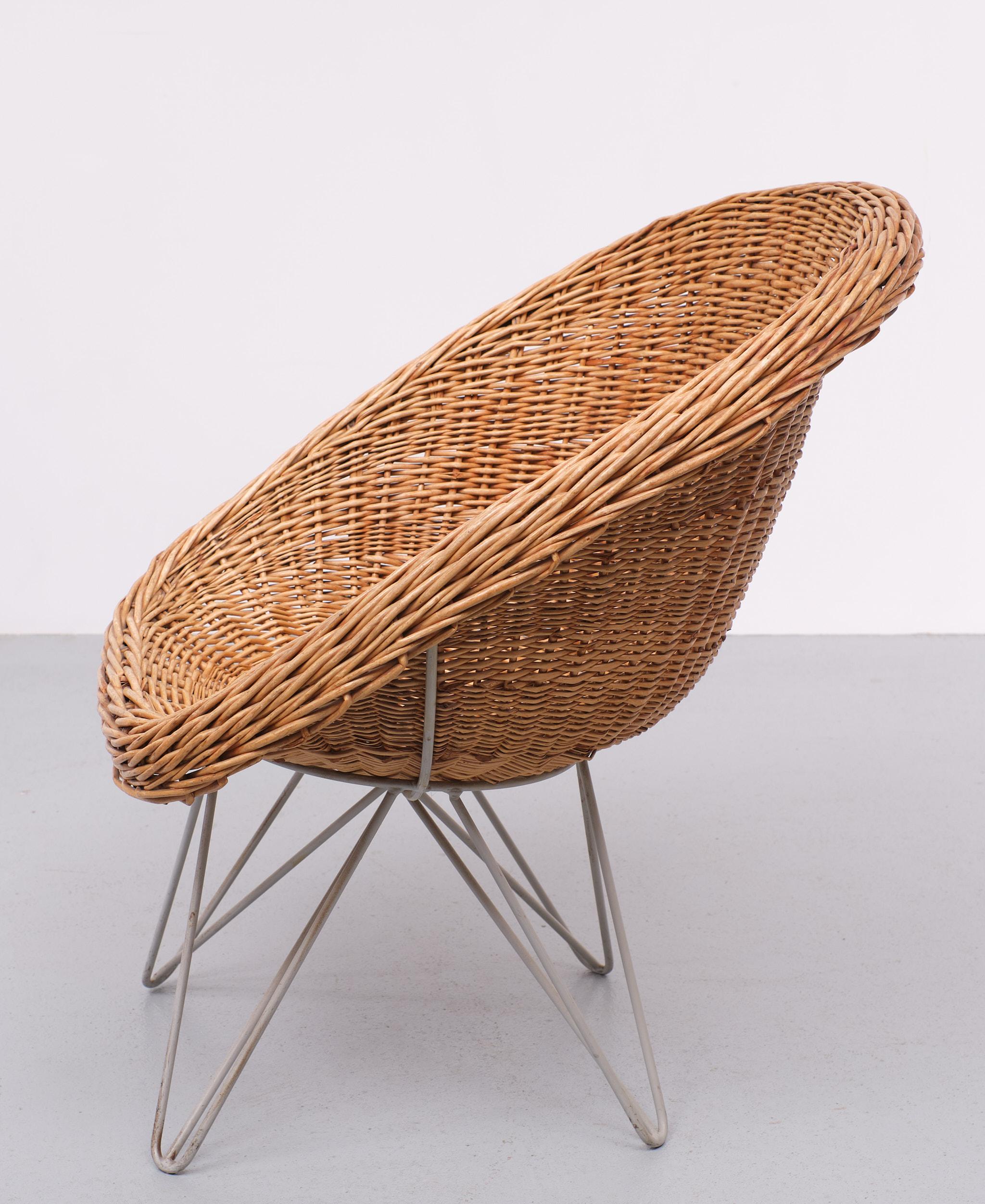 Mid-20th Century Wicker chair  Design Teun Velthuizen for  Urotan  1950s Holland  For Sale