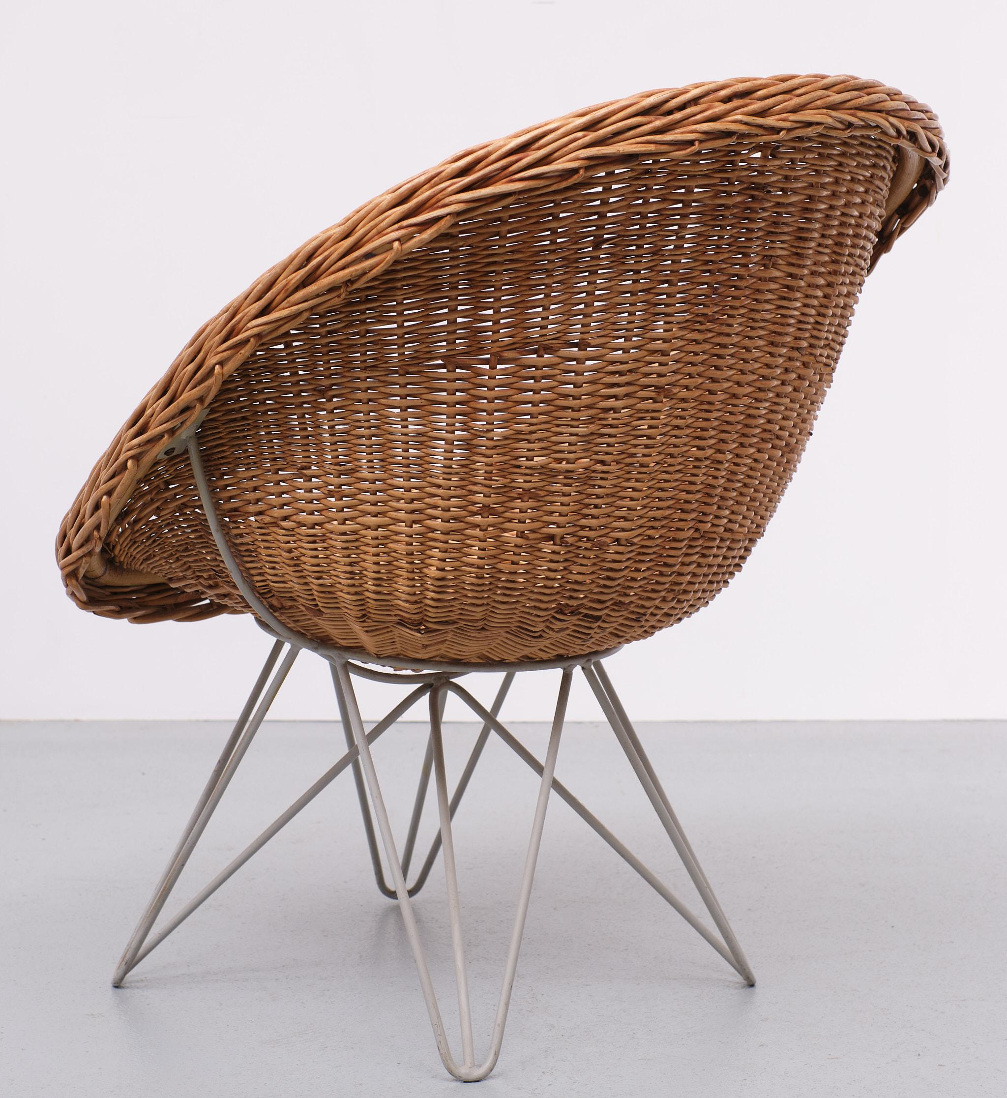Wicker chair  Design Teun Velthuizen for  Urotan  1950s Holland  For Sale 1