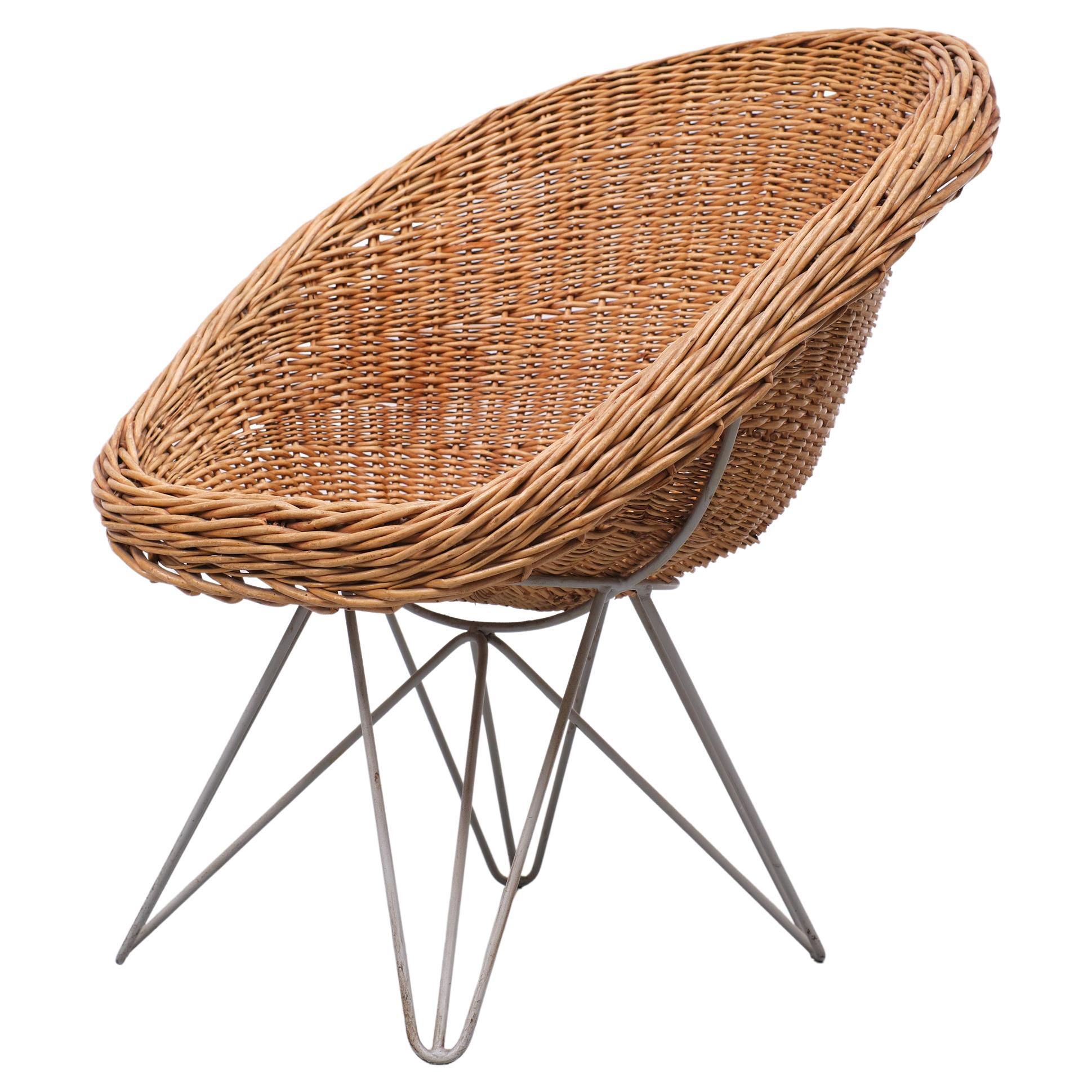 Wicker chair  Design Teun Velthuizen for  Urotan  1950s Holland  For Sale