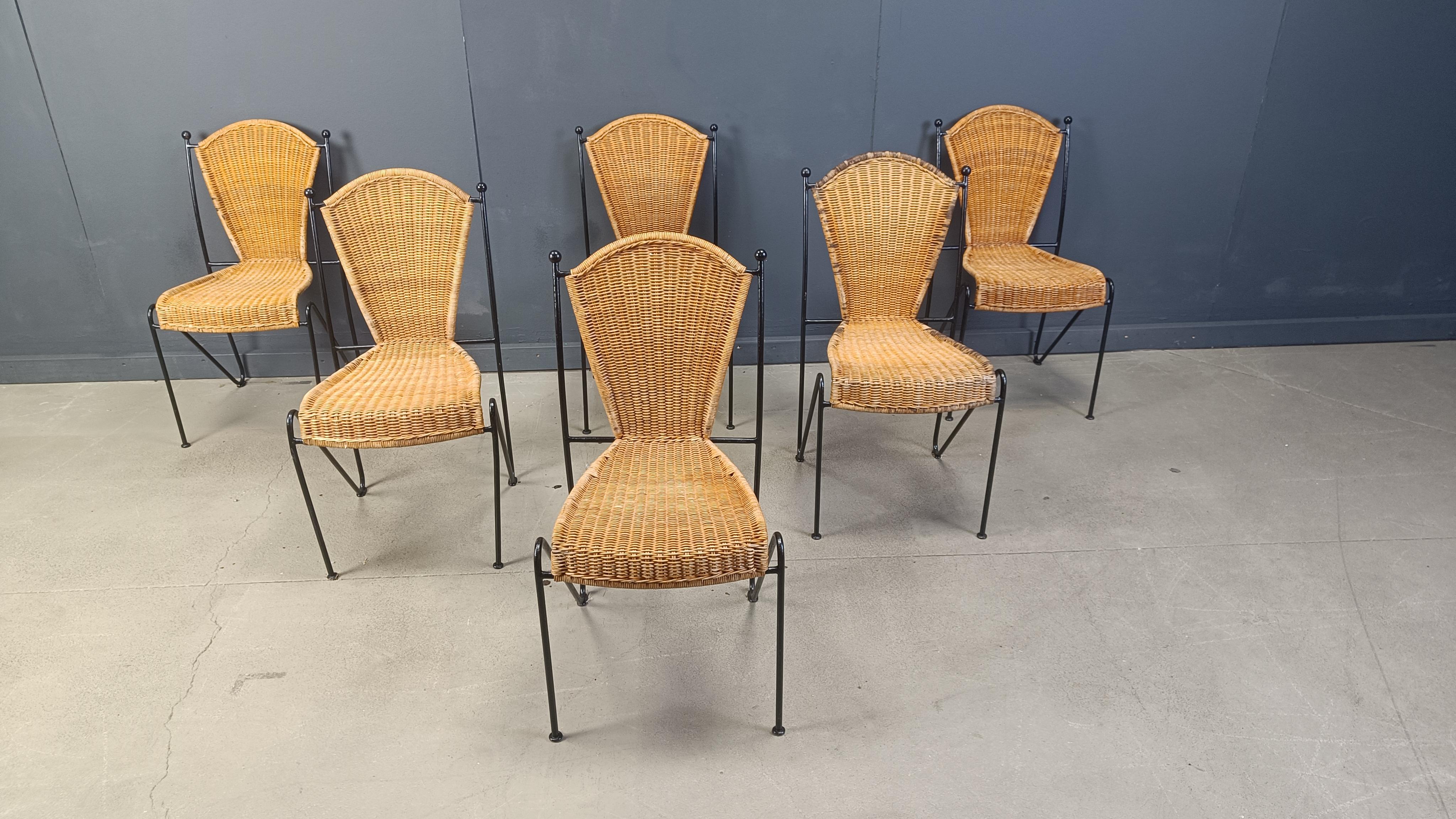 
Vintage wrought iron and wicker bistro/dining chairs designed by Frederick Weinberg.

Elegant black wrought frame with a curvy wicker seat.

Very sturdy chairs good for in home and outside use.

1960s - France

Good condition

Dimensions:
Height: