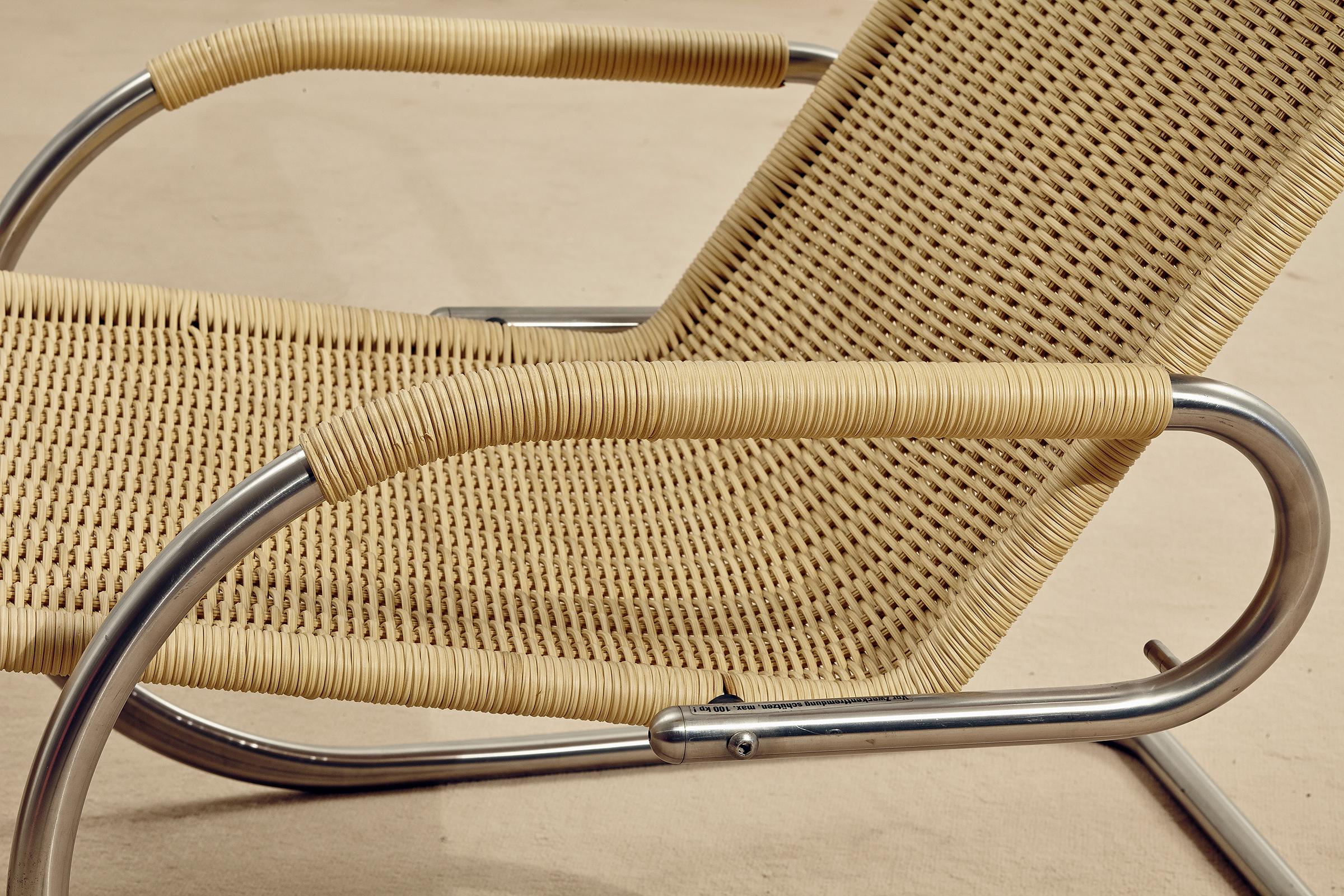 Wicker Chaise Longue ‘F42-1E’ by Mies Van Der Rohe, Designed in the Early 1930s In Excellent Condition In Ravenna, IT