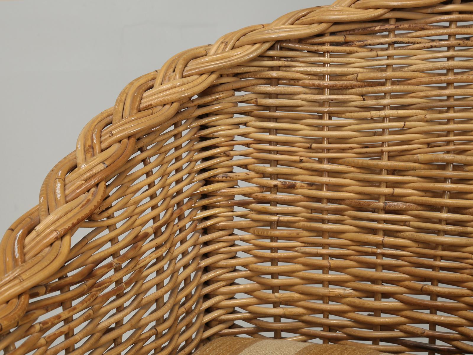 Wicker Chaise Lounge of Exceptional Width 1