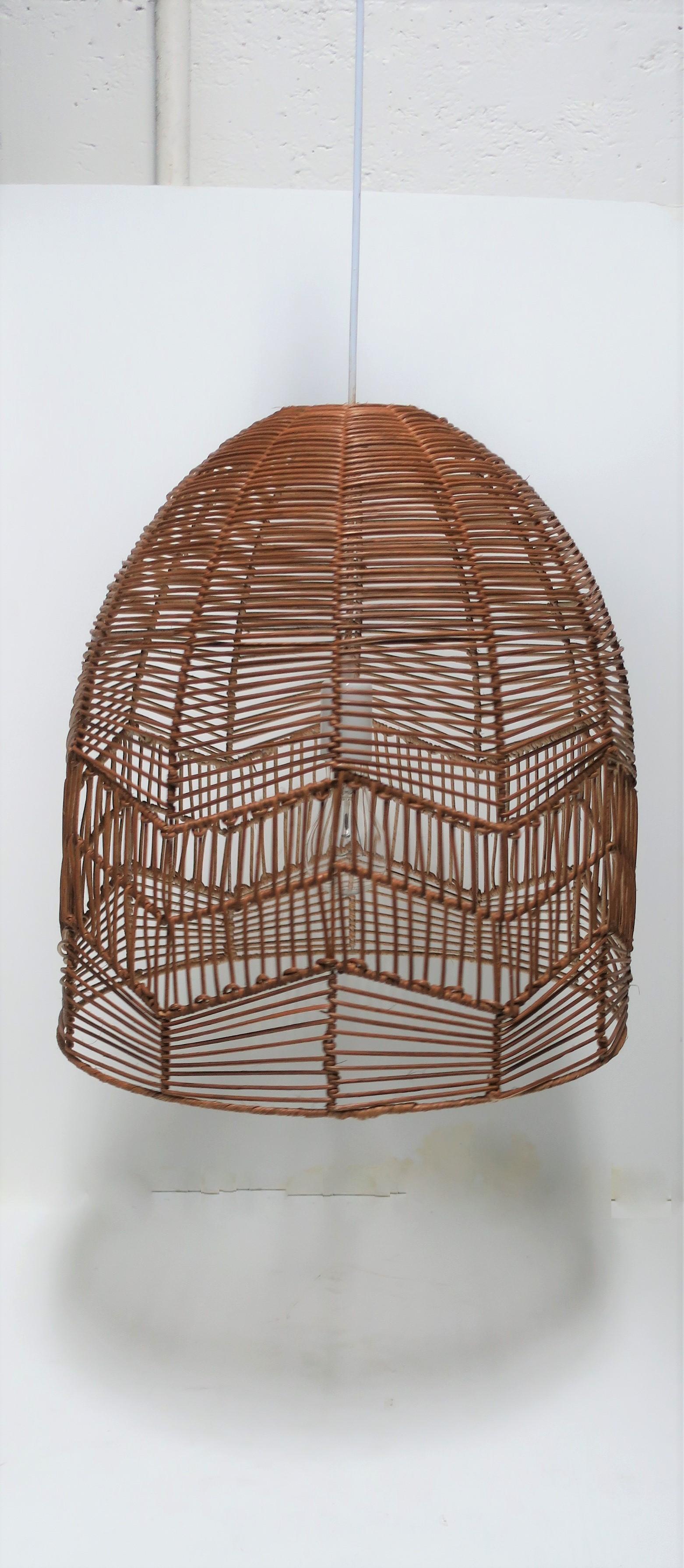 Wicker Rattan Chandelier Pendant Lamp Light In Good Condition In New York, NY