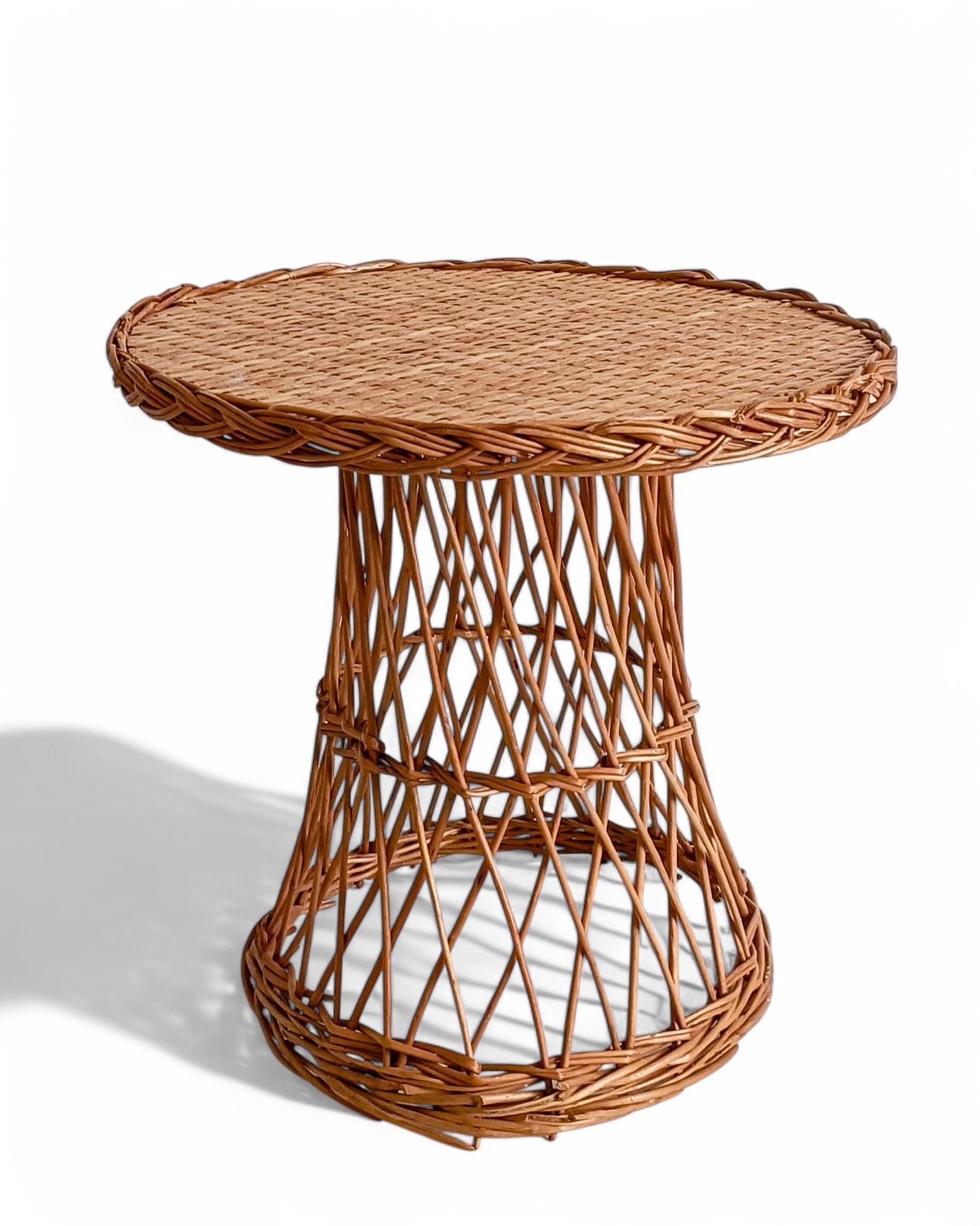 Spanish Wicker Coastal Style Side Table, Handmade in Spain ci. 1960s For Sale