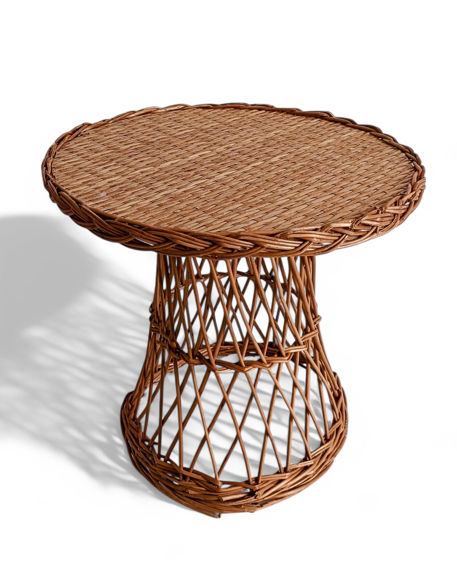Wicker Coastal Style Side Table, Handmade in Spain ci. 1960s In Good Condition For Sale In Valencia, VC