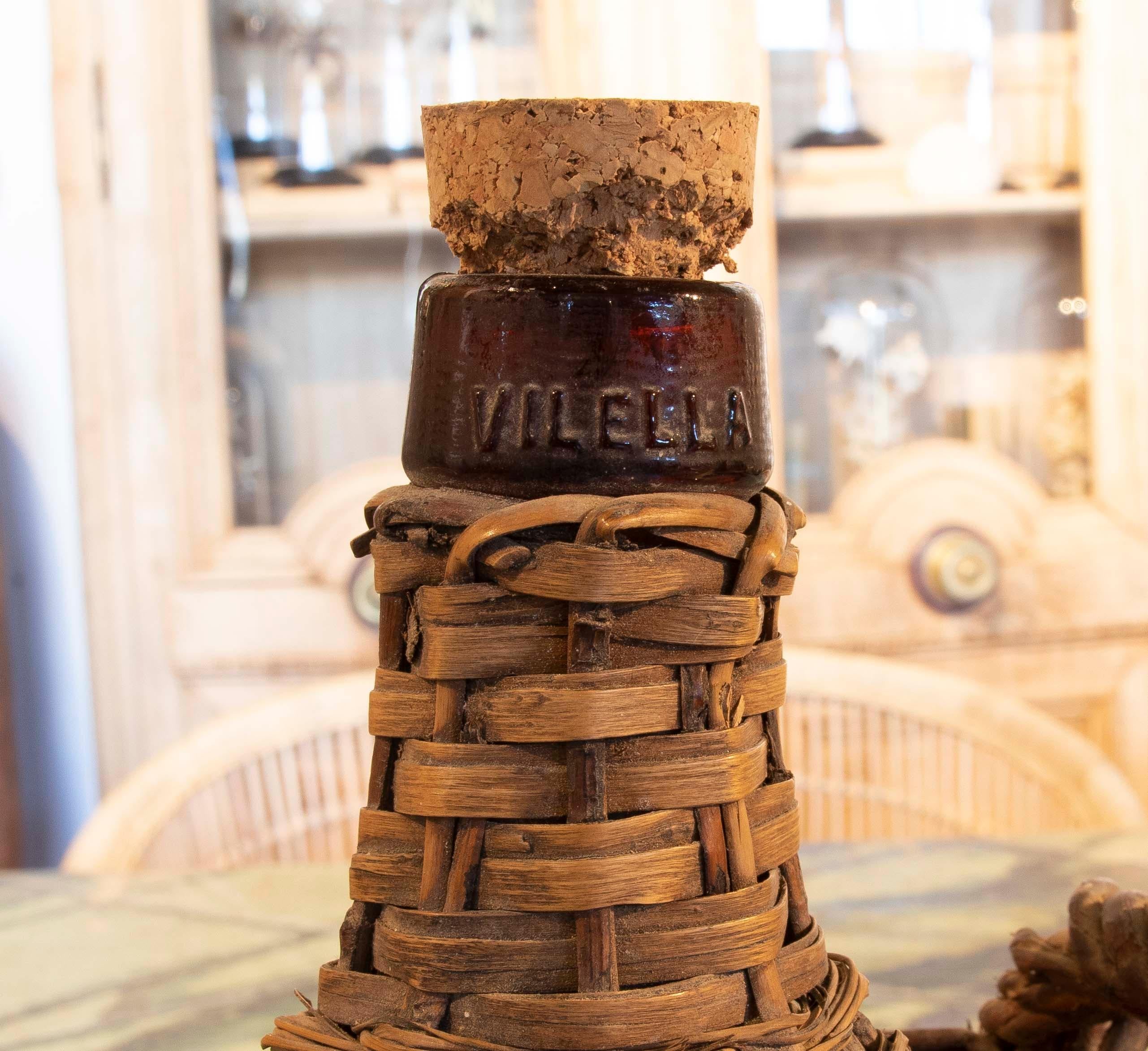 Wicker-Covered Glass Bottle Wine Holder 5