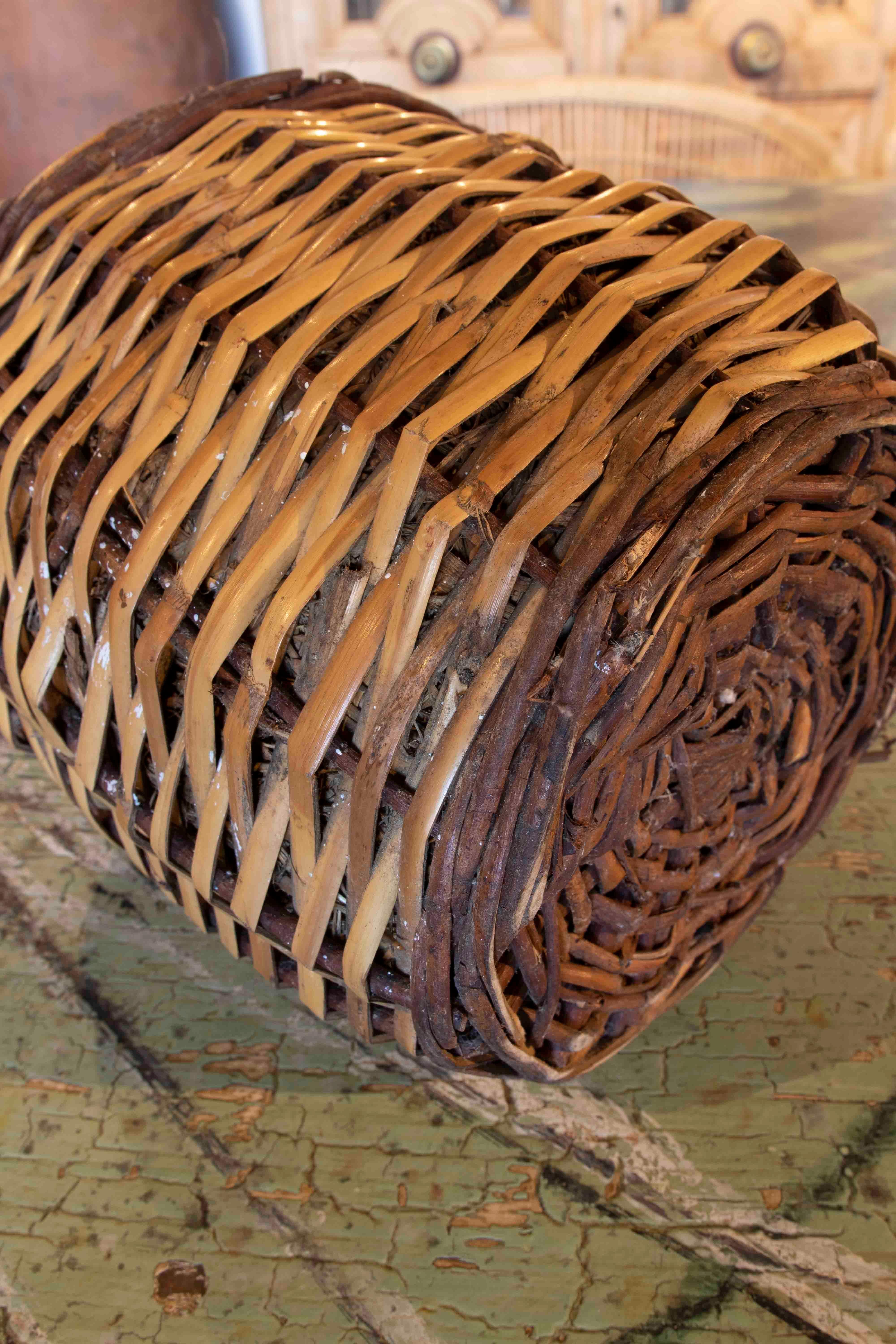 Wicker-Covered Glass Bottle Wine Holder 4