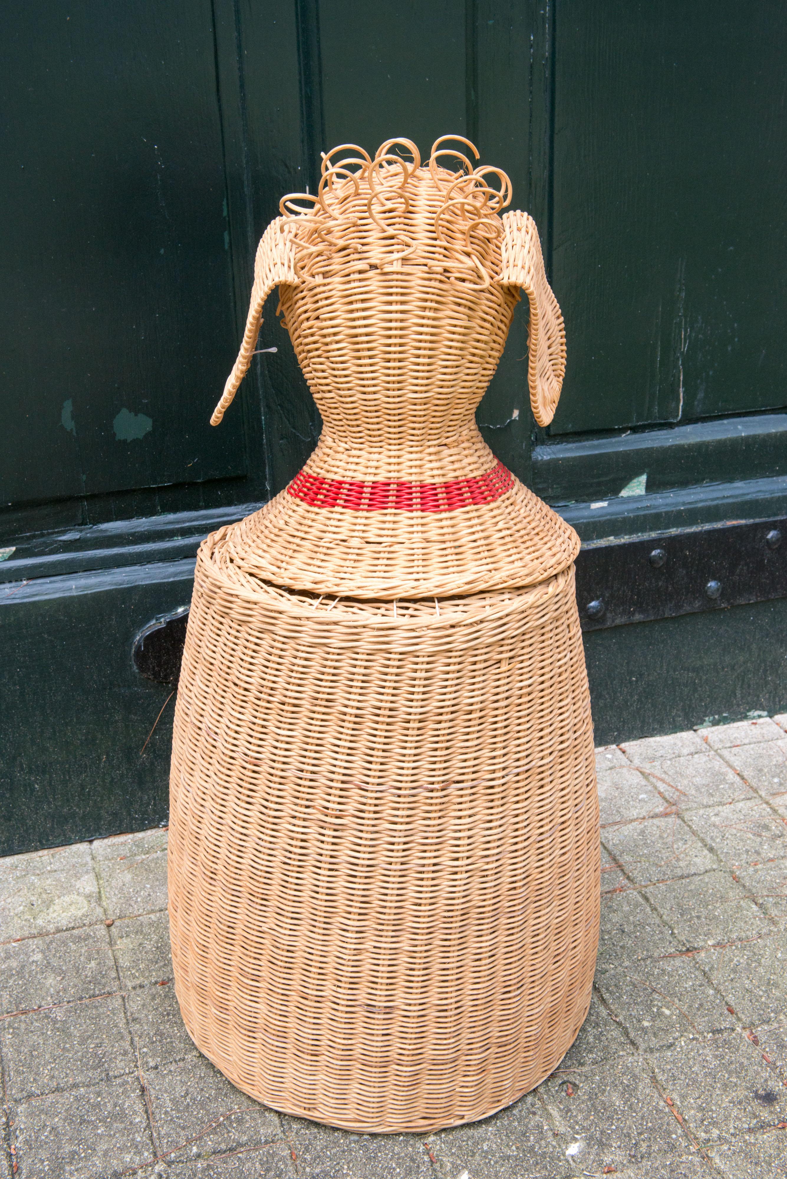 Wicker Dog Shaped Basket In Good Condition For Sale In Stamford, CT
