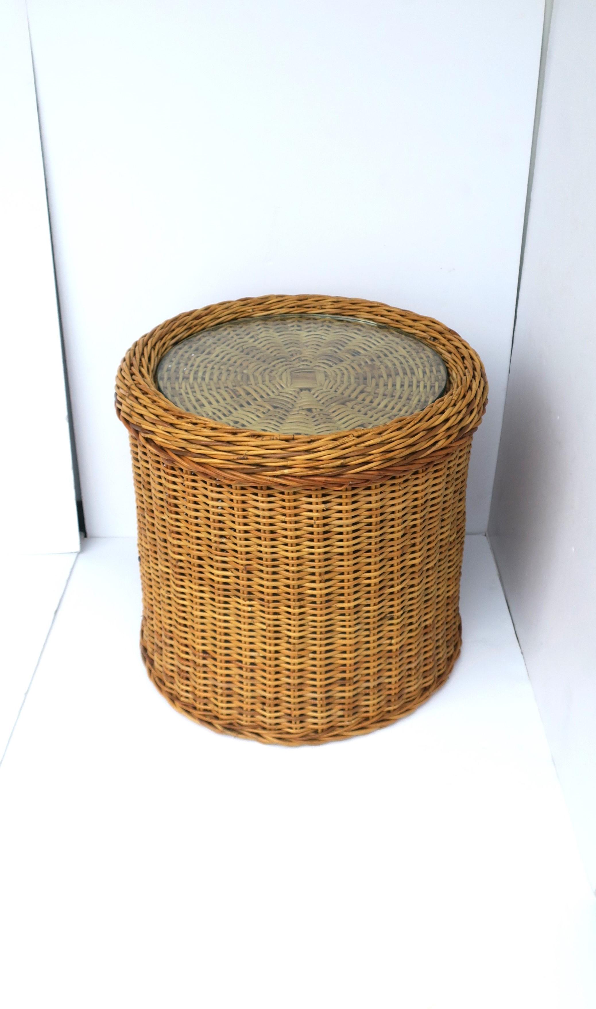A quality round wicker rattan side or end table with glass top, circa late-20th century. A well-made round side or end table with inset glass top in the style of McGuire Furniture Co. Glass top is 1/2