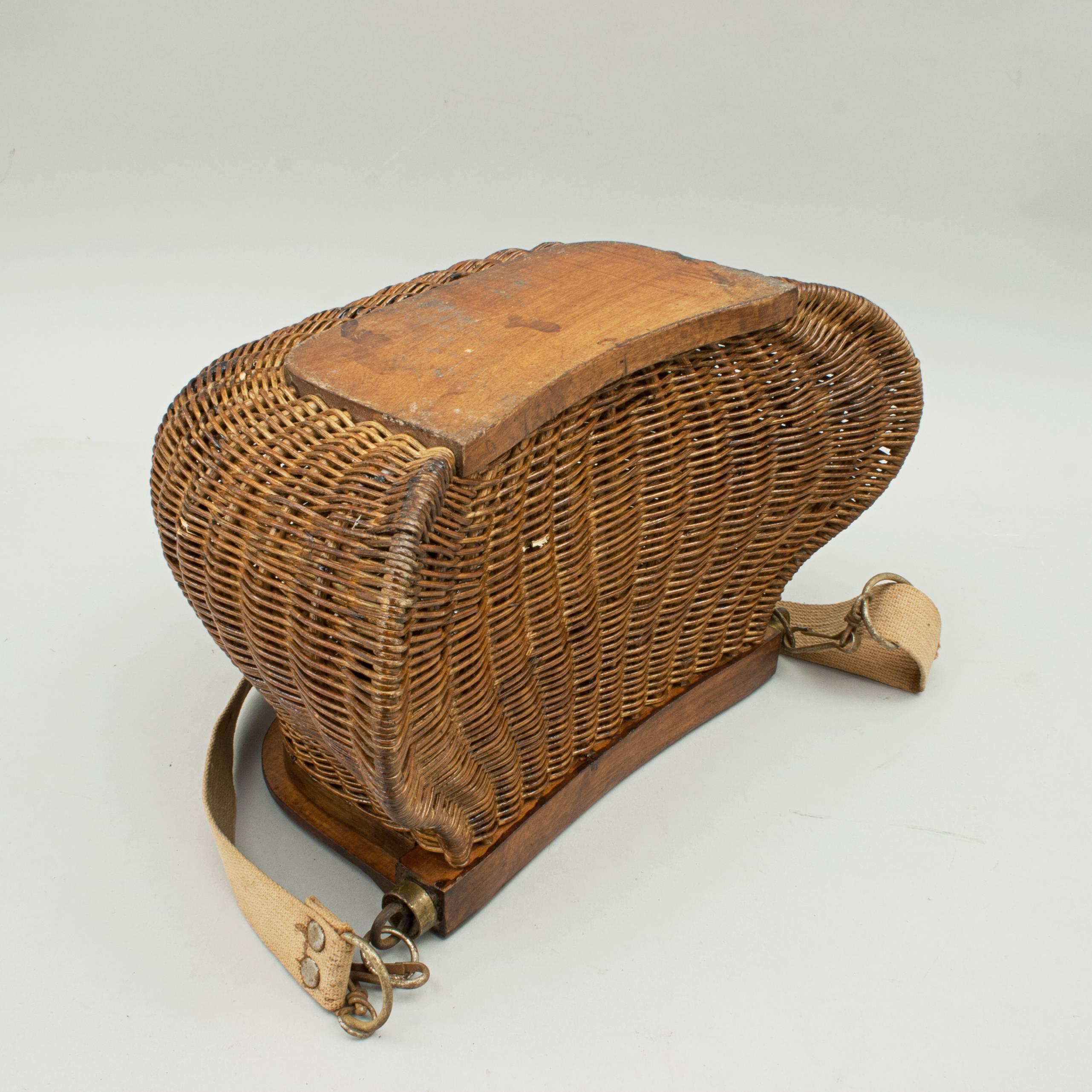 Wicker Fishing Creel In Good Condition In Oxfordshire, GB