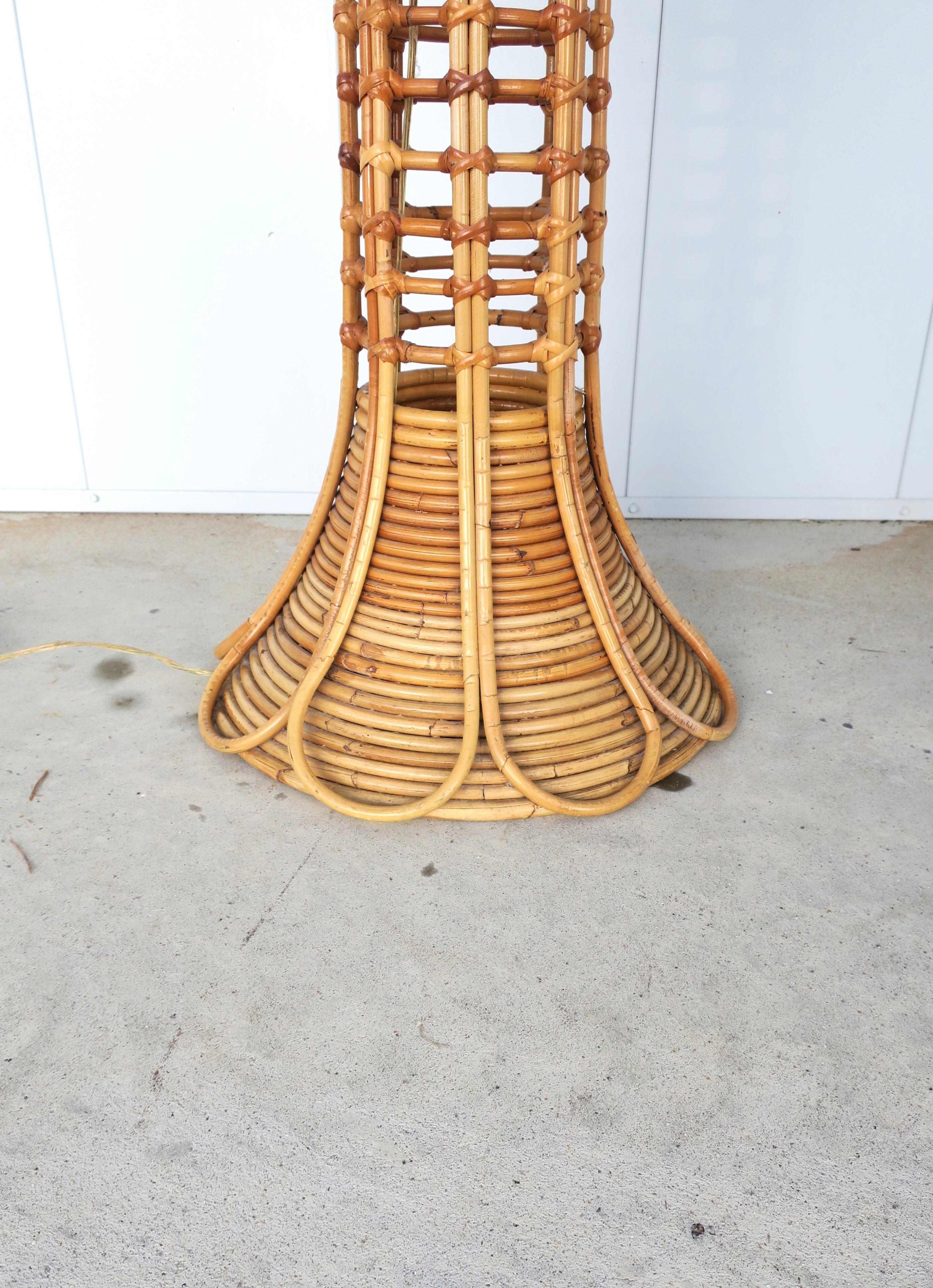 Wicker Floor Lamp in the Crespi Albini Style For Sale 8