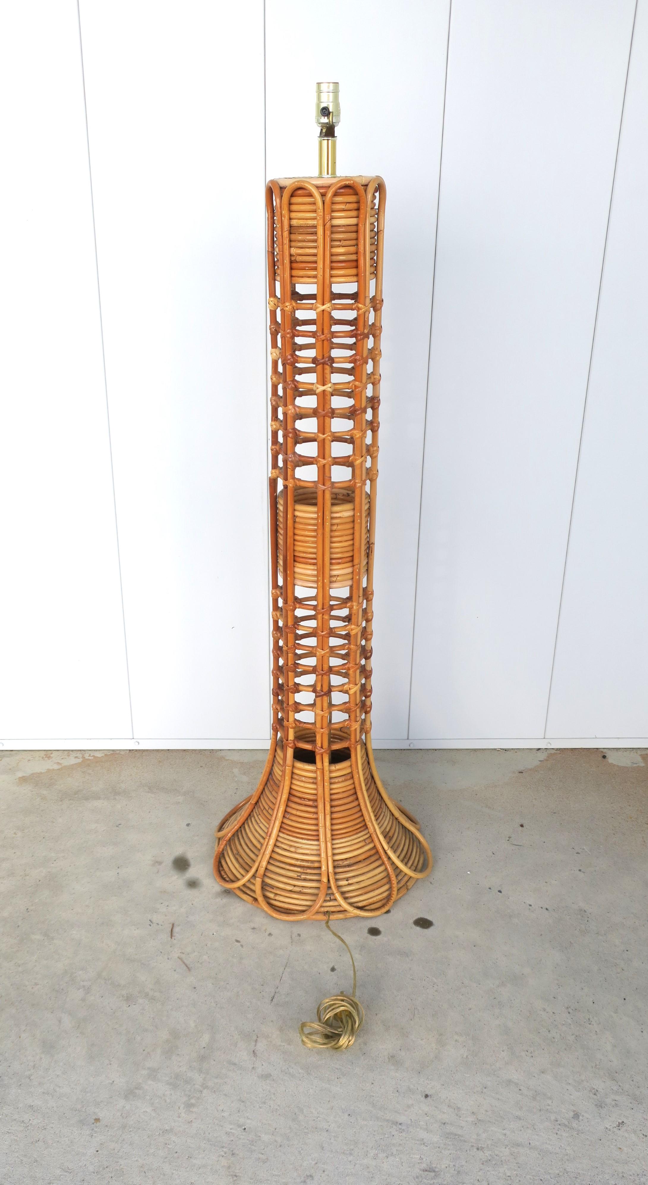 Wicker Floor Lamp in the Crespi Albini Style For Sale 1