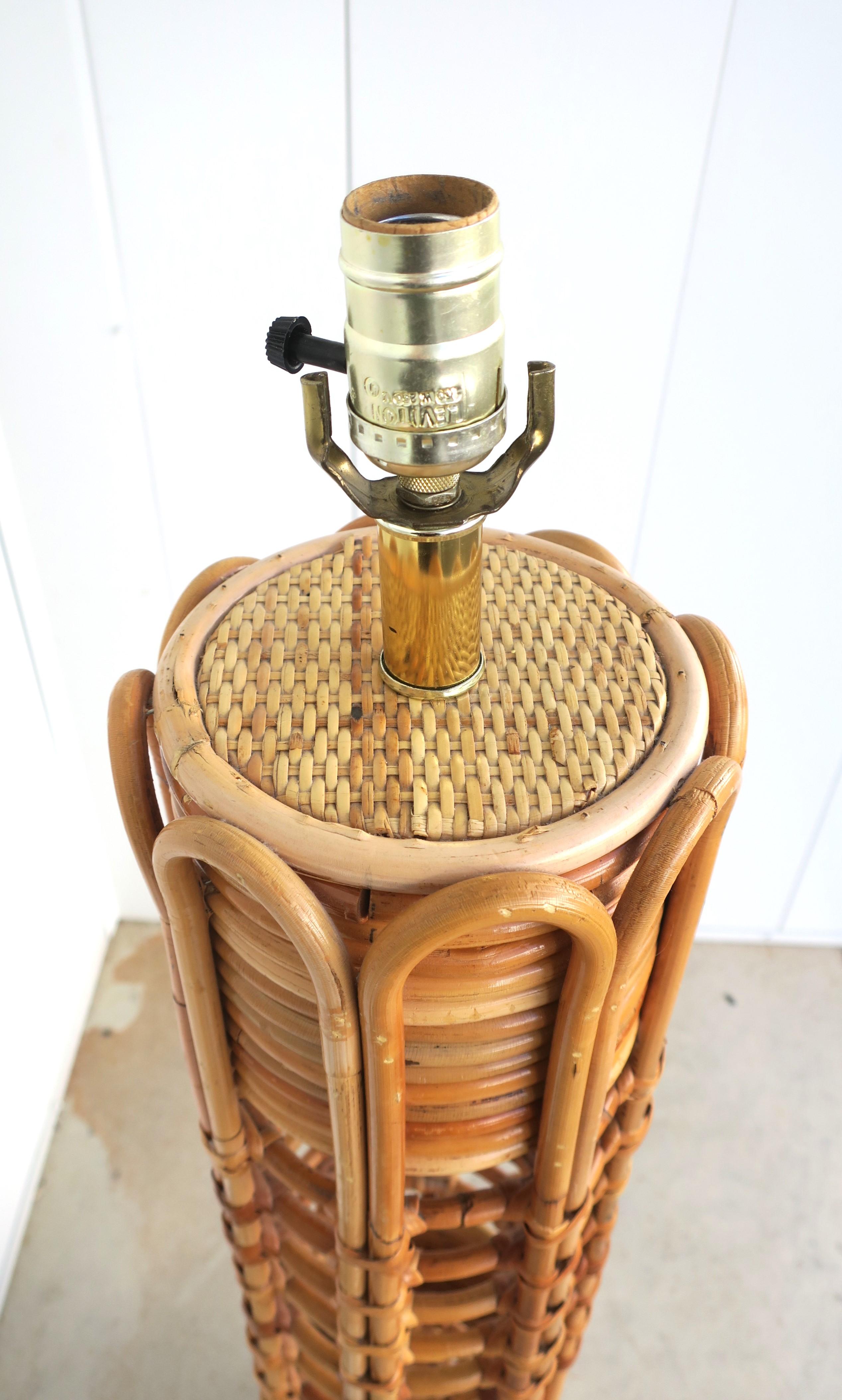 Wicker Floor Lamp in the Crespi Albini Style For Sale 4