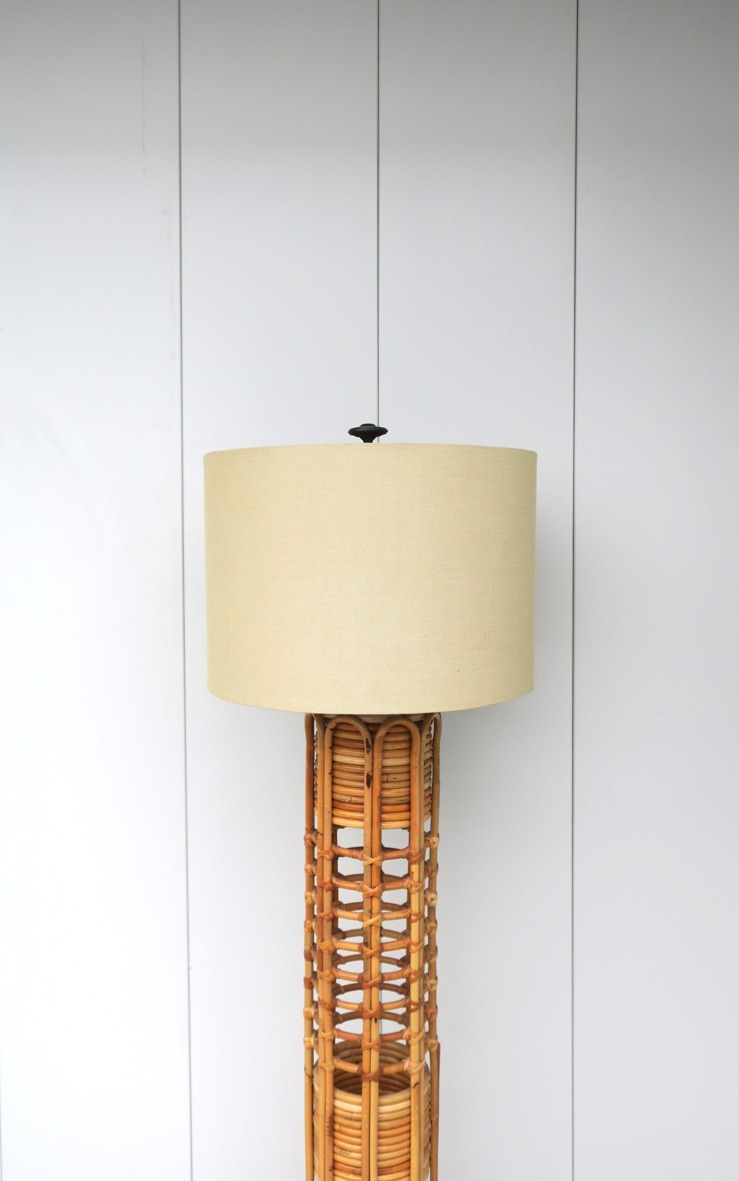 Wicker Floor Lamp in the Crespi Albini Style For Sale 3