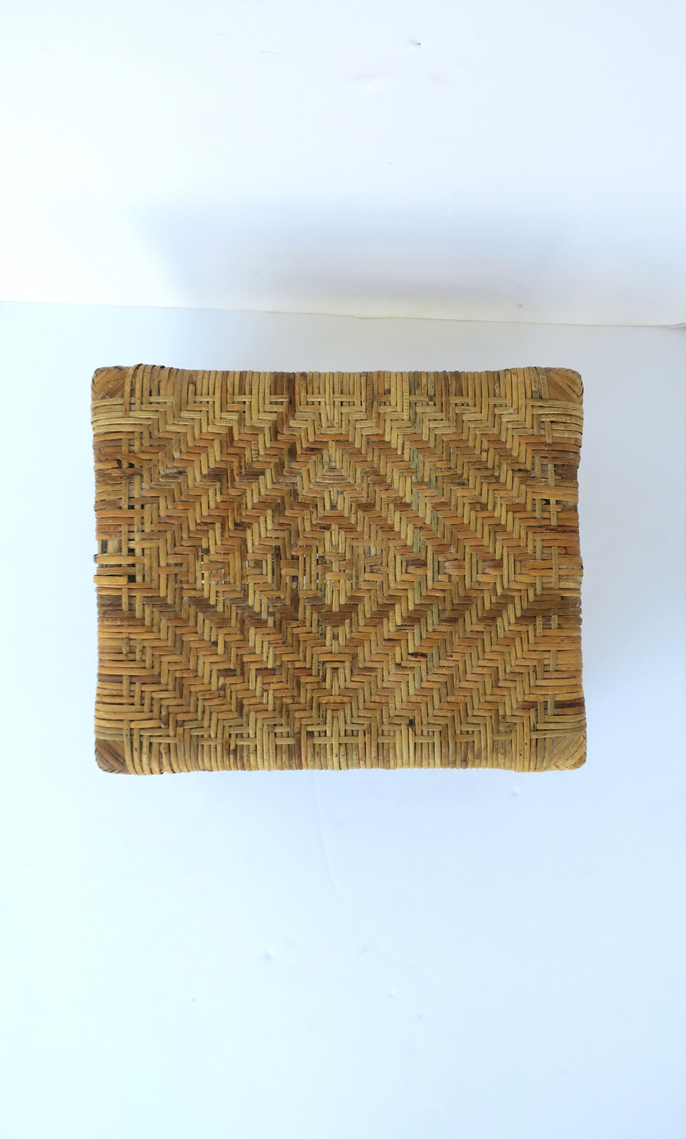 Reposapiés de mimbre en venta 7