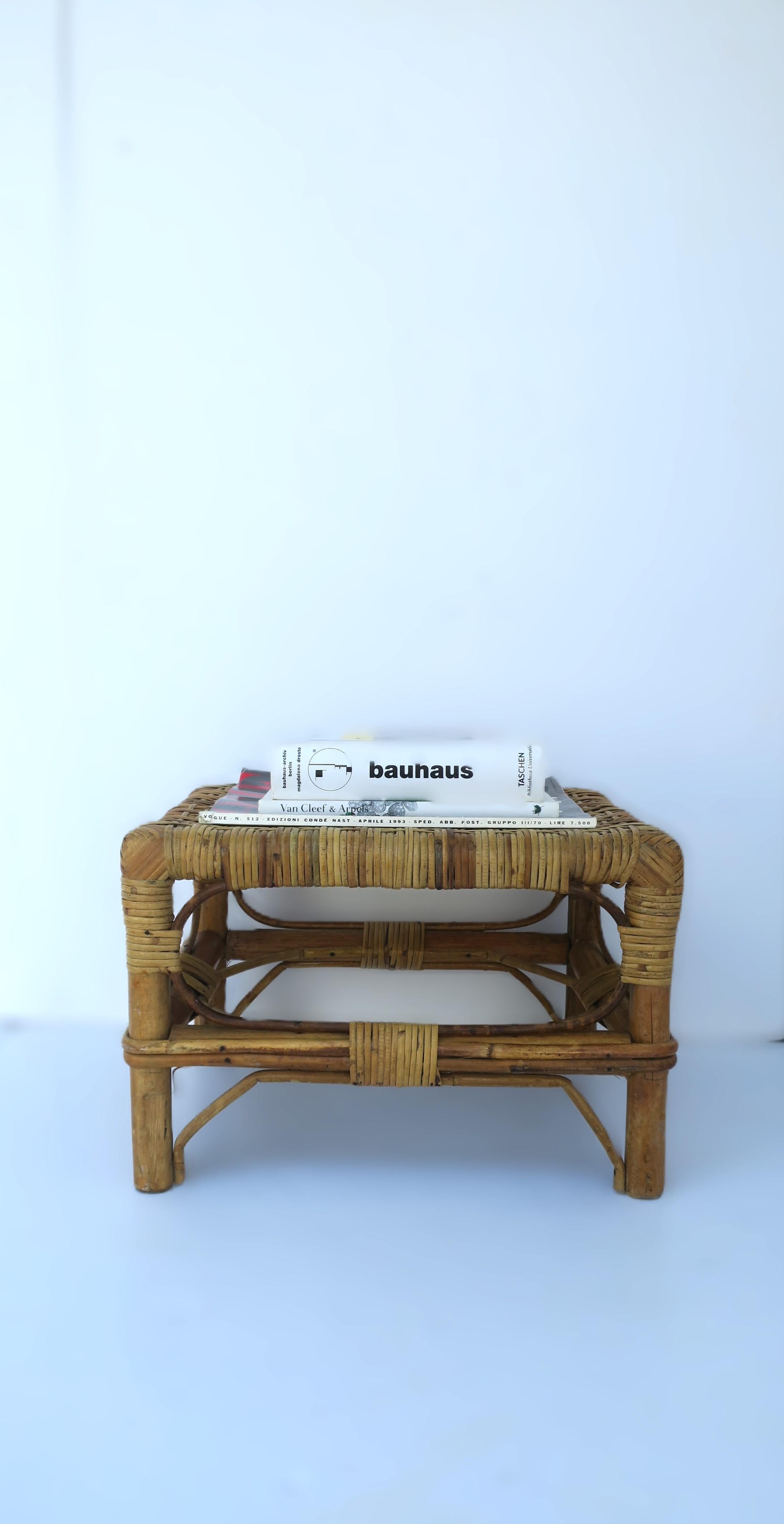 Reposapiés de mimbre en venta 1