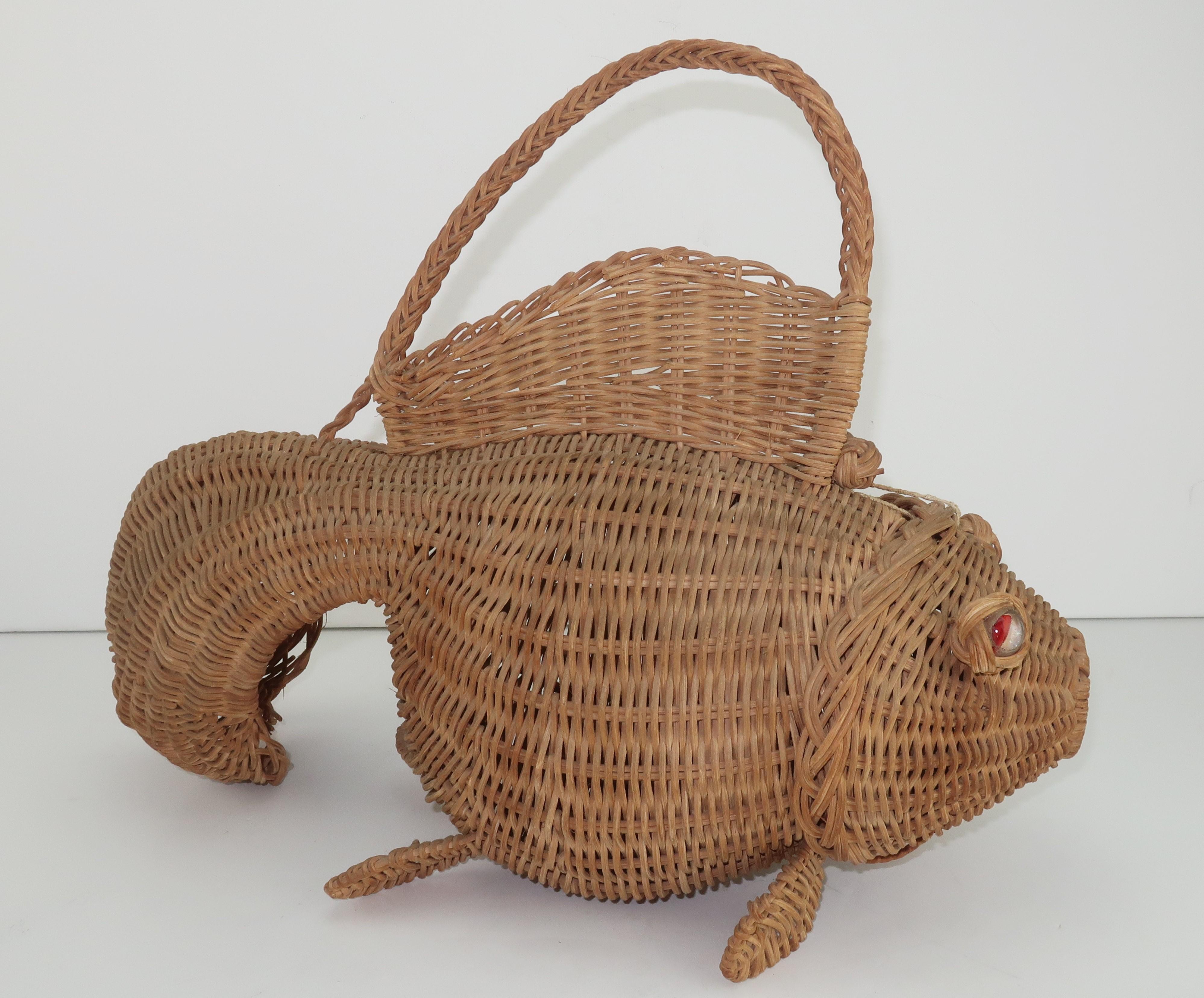 Wicker Goldfish Fish Basket Novelty Handbag, 1950's In Fair Condition In Atlanta, GA