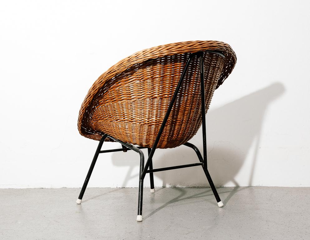 Mid-Century Modern Wicker Lounge Chair Attributed to Dirk van Sliedregt For Sale