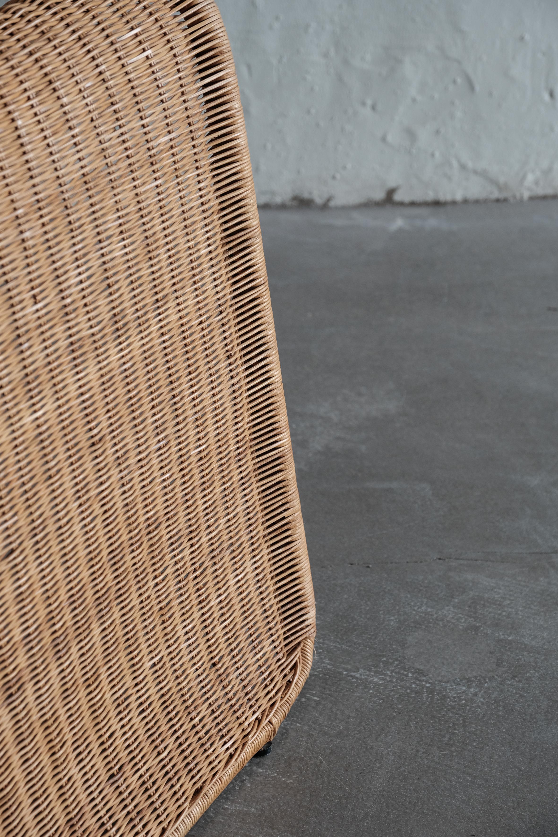 Wicker lounge chair in the manner of Tito Agnoli In Good Condition For Sale In Zandhoven, BE