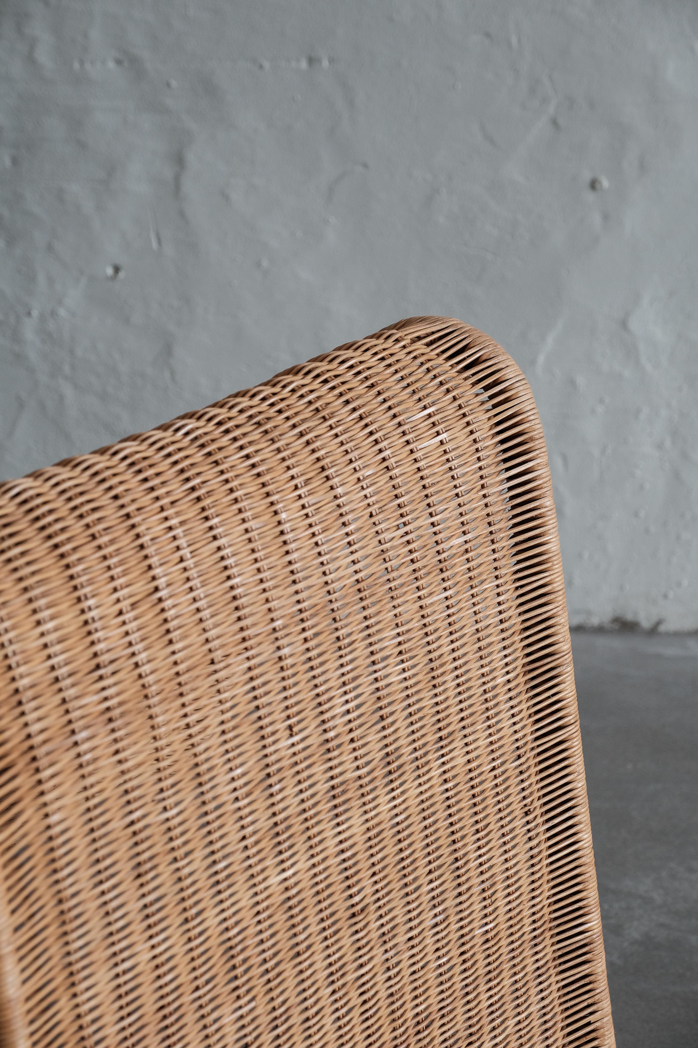 20th Century Wicker lounge chair in the manner of Tito Agnoli For Sale
