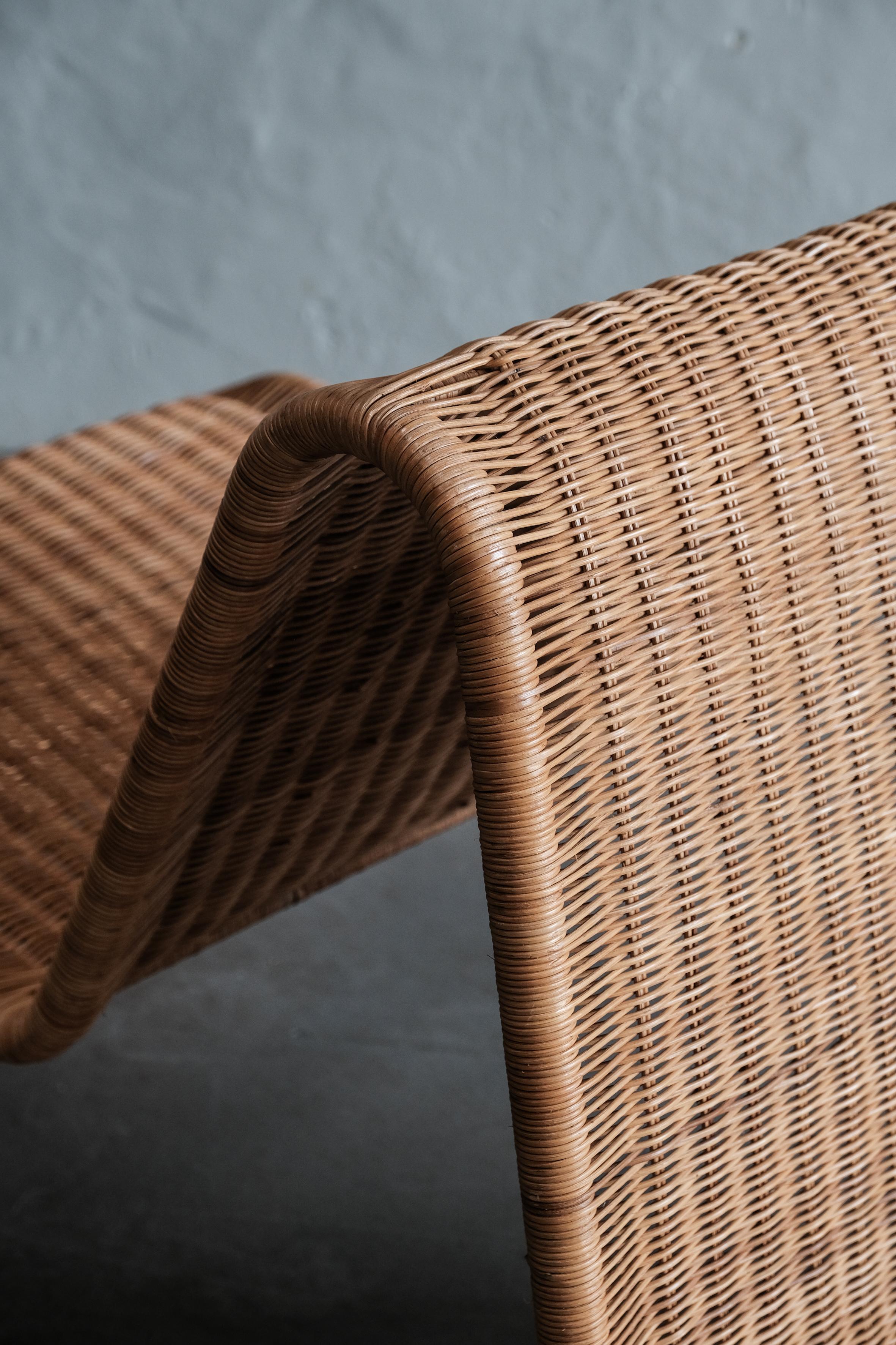 Wicker lounge chair in the manner of Tito Agnoli For Sale 1