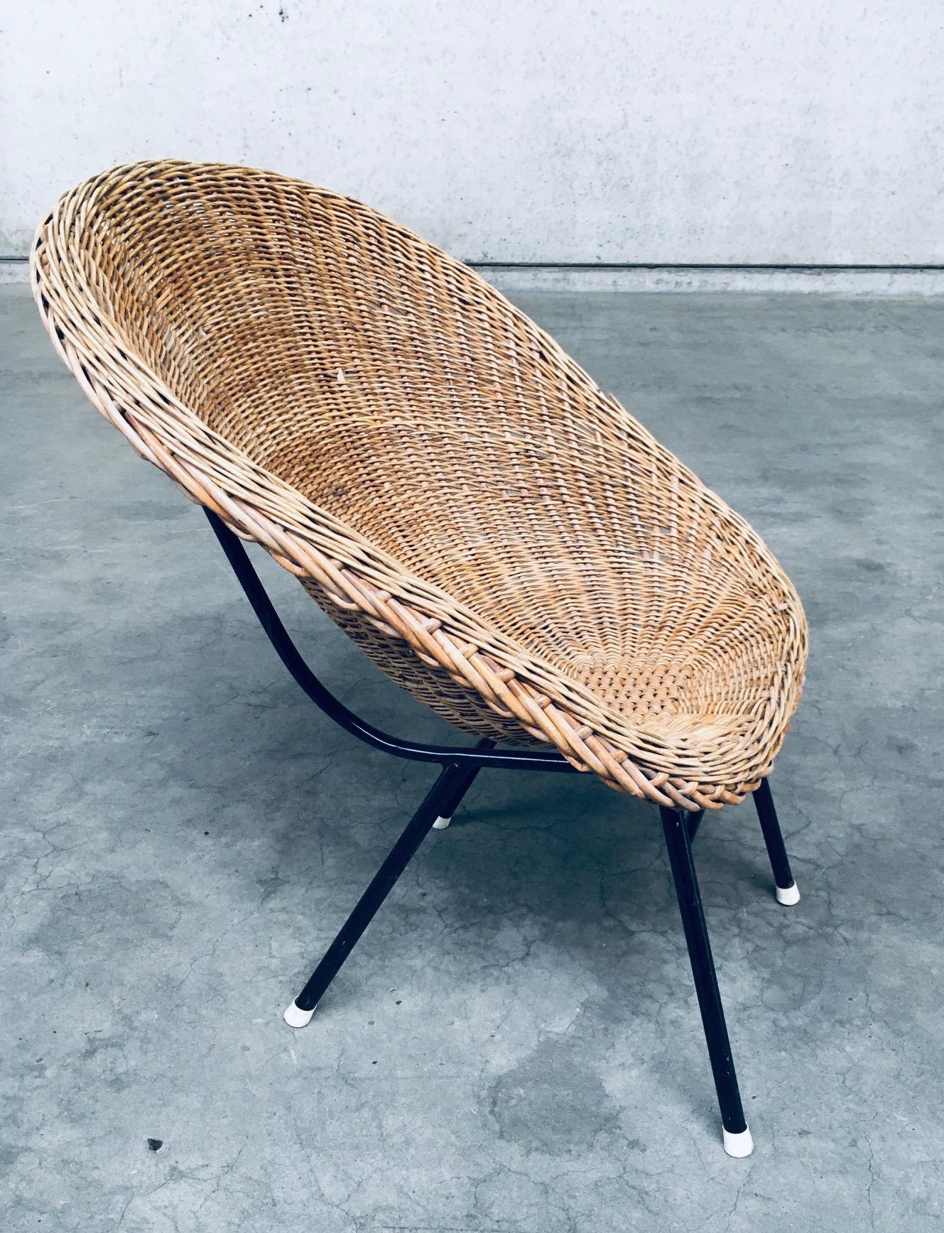 Wicker Lounge Chair in the Style of Dirk Van Sliedregt for Rohé Noordwolde For Sale 10