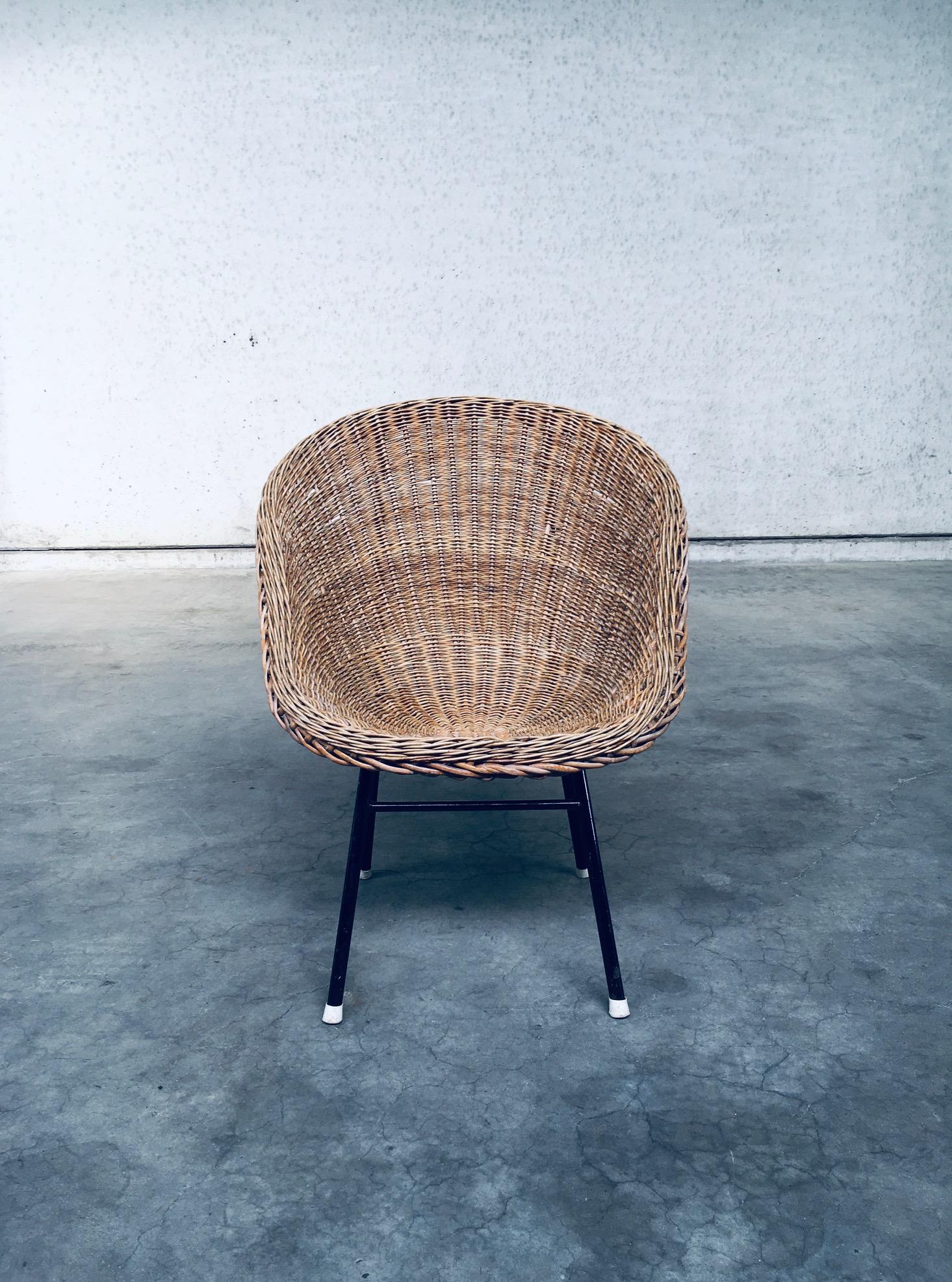 Dutch Wicker Lounge Chair in the Style of Dirk Van Sliedregt for Rohé Noordwolde For Sale