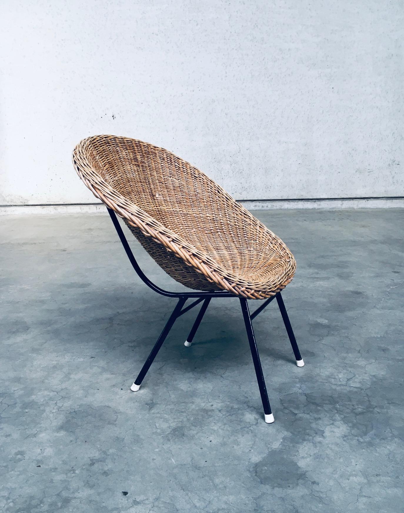 Mid-20th Century Wicker Lounge Chair in the Style of Dirk Van Sliedregt for Rohé Noordwolde For Sale