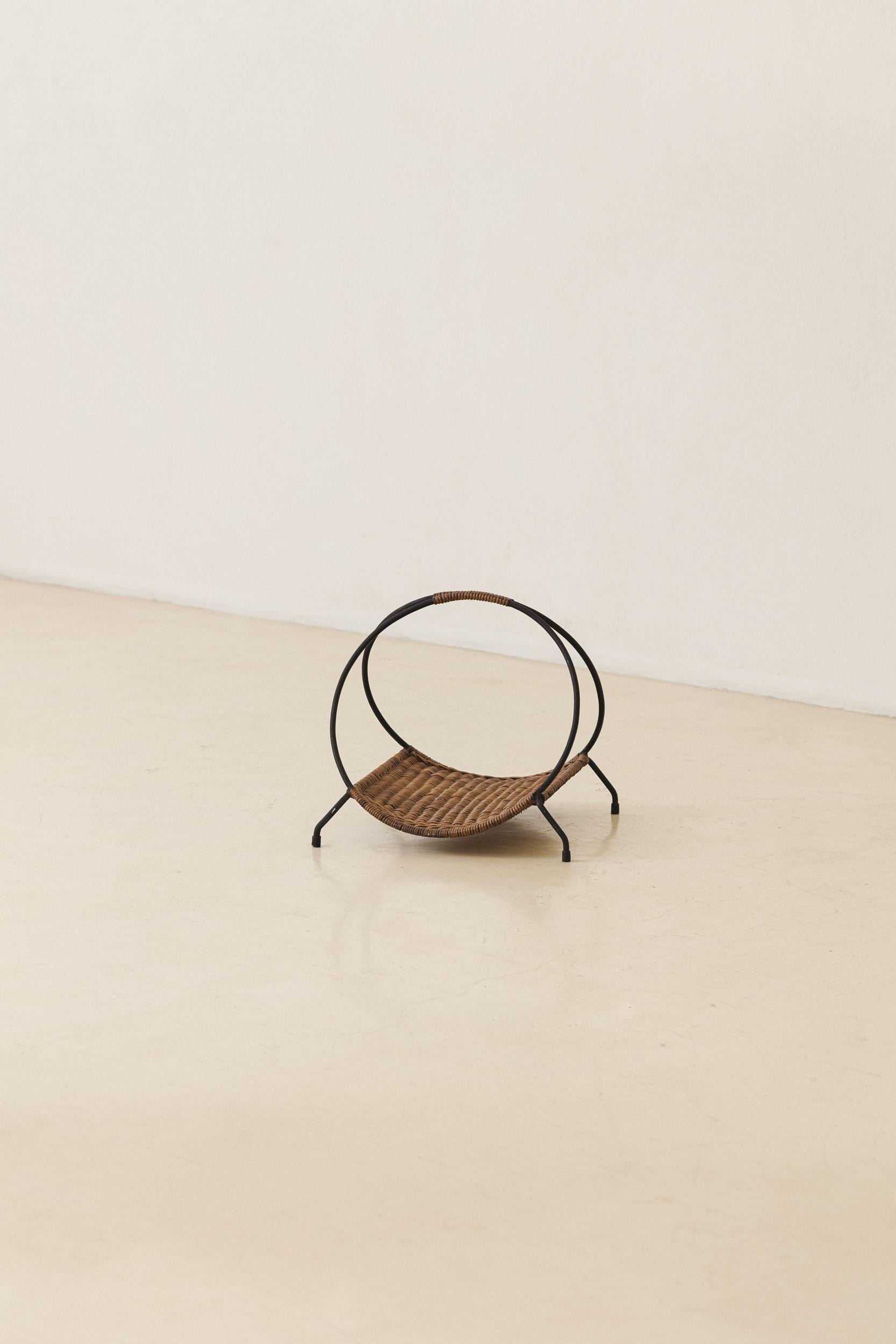 Osier Porte-revues en osier, années 1960, Brésilien Mid-century Modern en vente