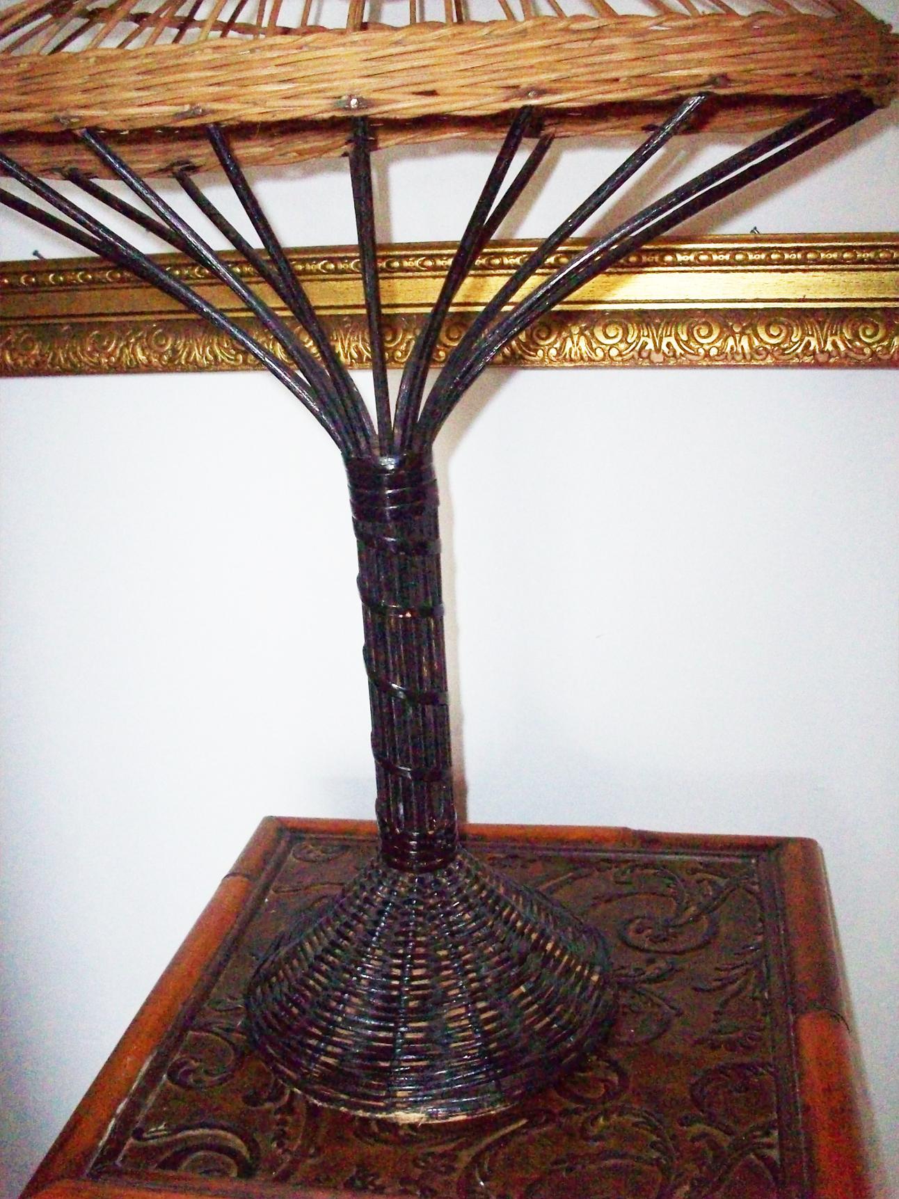 Wicker Mannequin Head Woven in Natural Color and Black Color on The Base In Good Condition For Sale In Mombuey, Zamora
