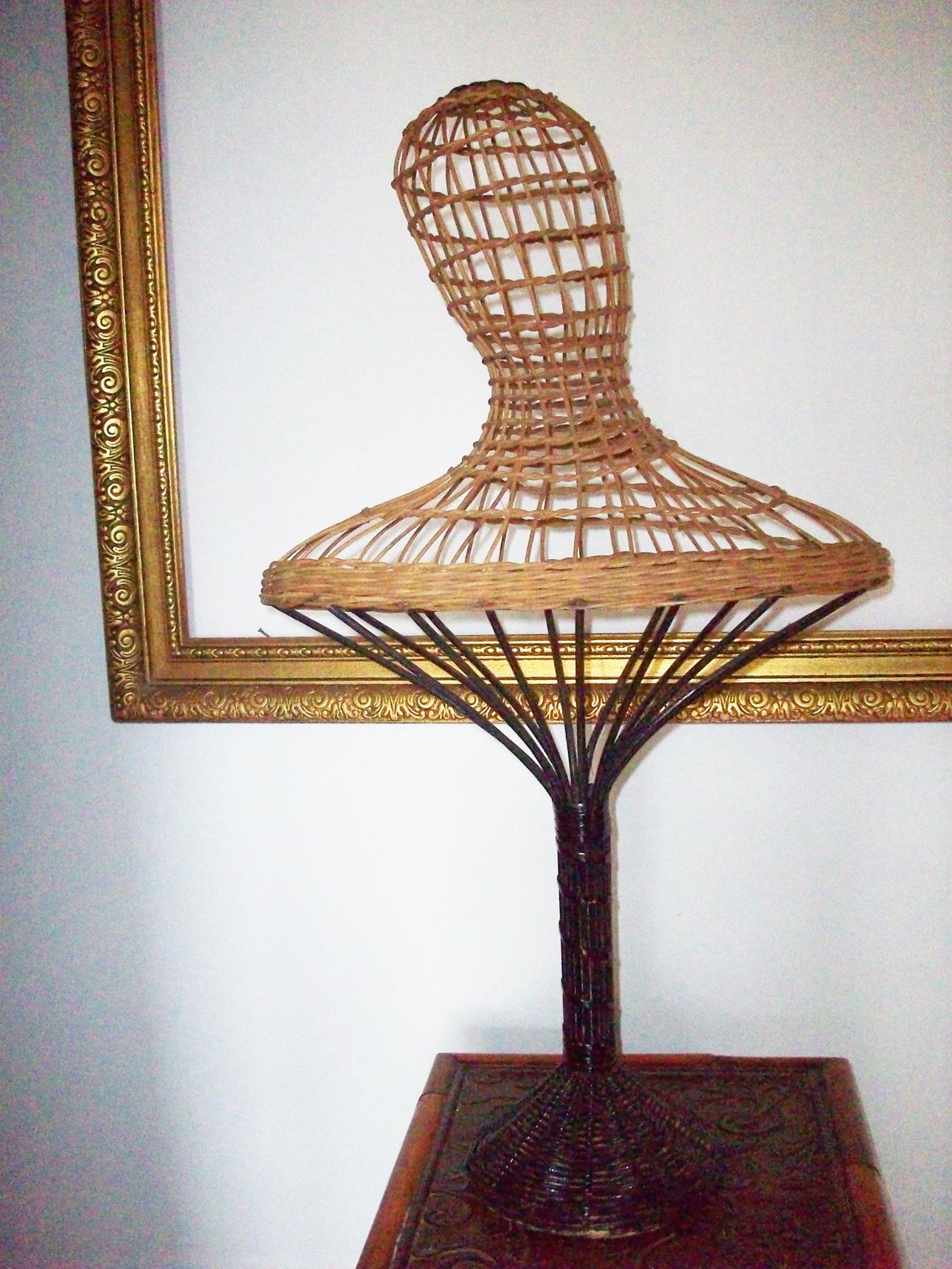 20th Century Wicker Mannequin Head Woven in Natural Color and Black Color on The Base For Sale
