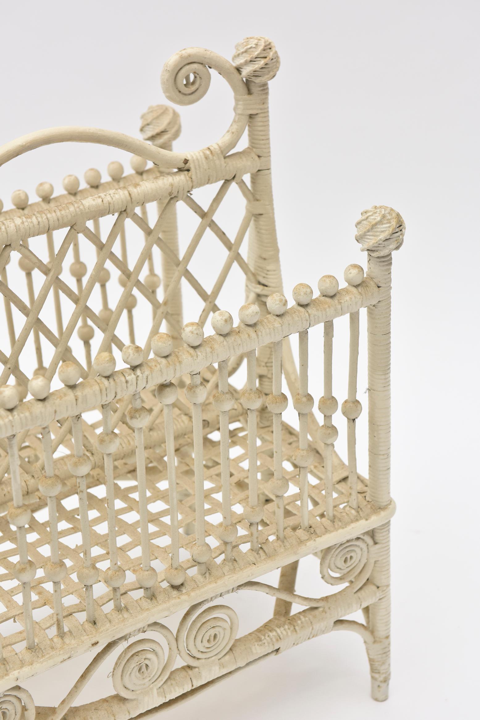 Wicker Ornate Music or Magazine Rack with Beads Curlicues and Woven Ball Finial In Good Condition For Sale In Miami Beach, FL