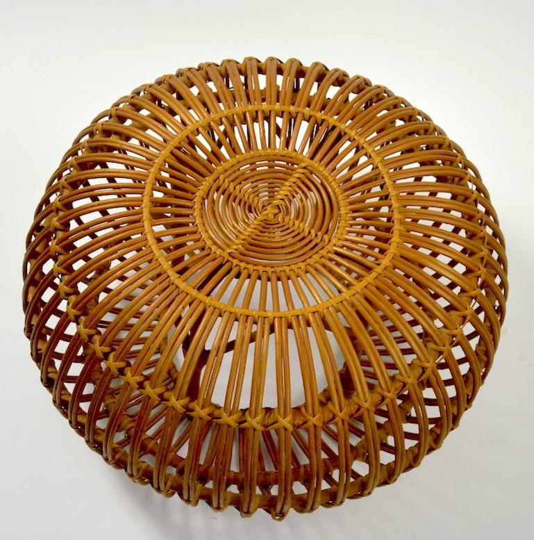 Nice wicker pouf stool designed by Franco Albini made by Vittorio Bonacina. This example is in very good original vintage condition, it is free of breaks or missing wicker elements, some of the wrapping is lose or missing, as shown, norma land