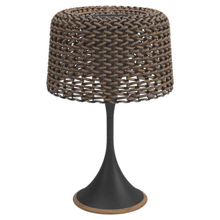 Lampe de table noire en osier pour l'extérieur En vente sur 1stDibs