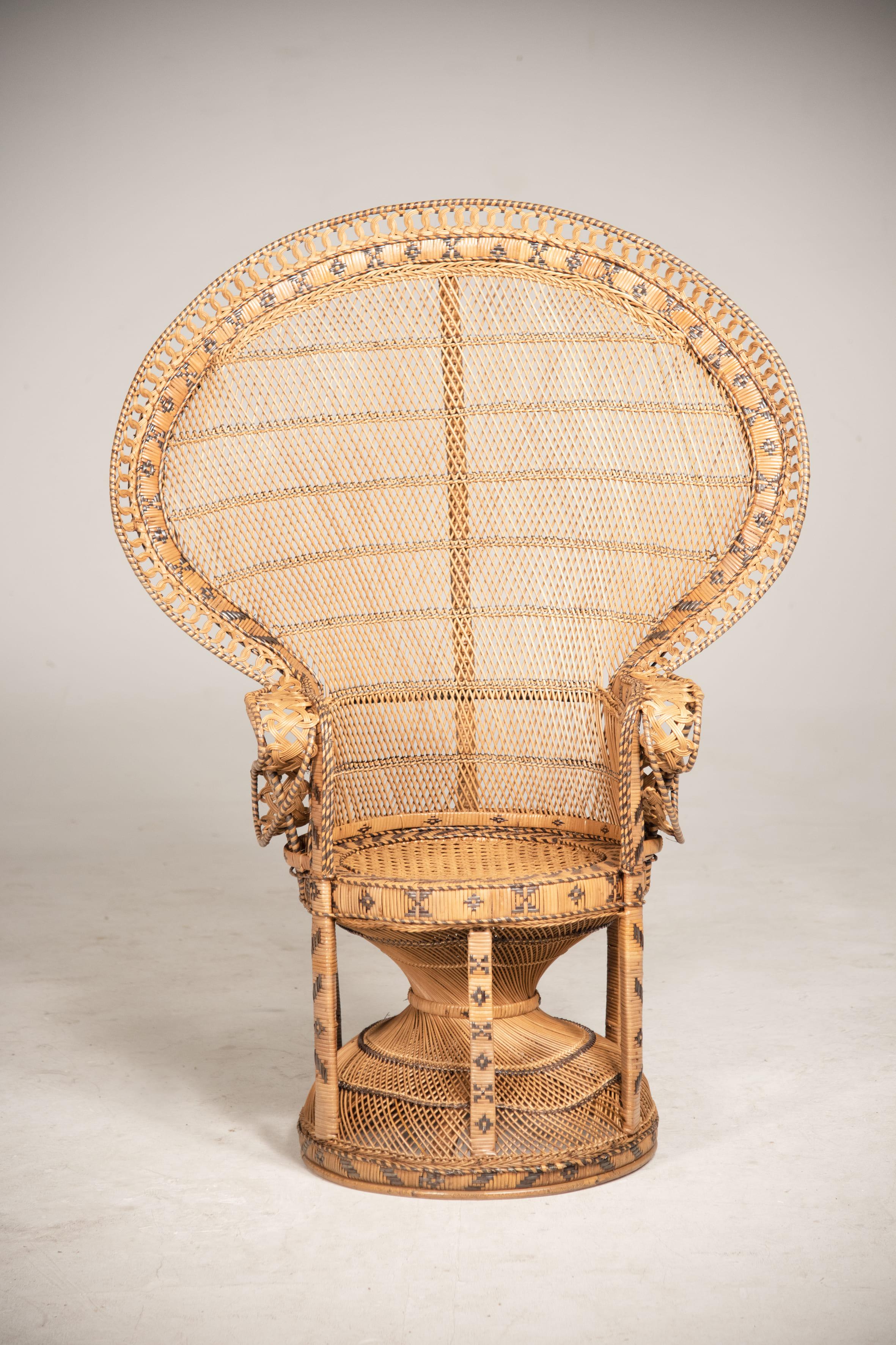 Wicker Peacock Armchair 1970s in perfect condition.
Recommended for: veranda, patio, garden, winter garden, interior to bring lightness to the atmosphere.
Size:  W 66 x D 60 x H  84 cm