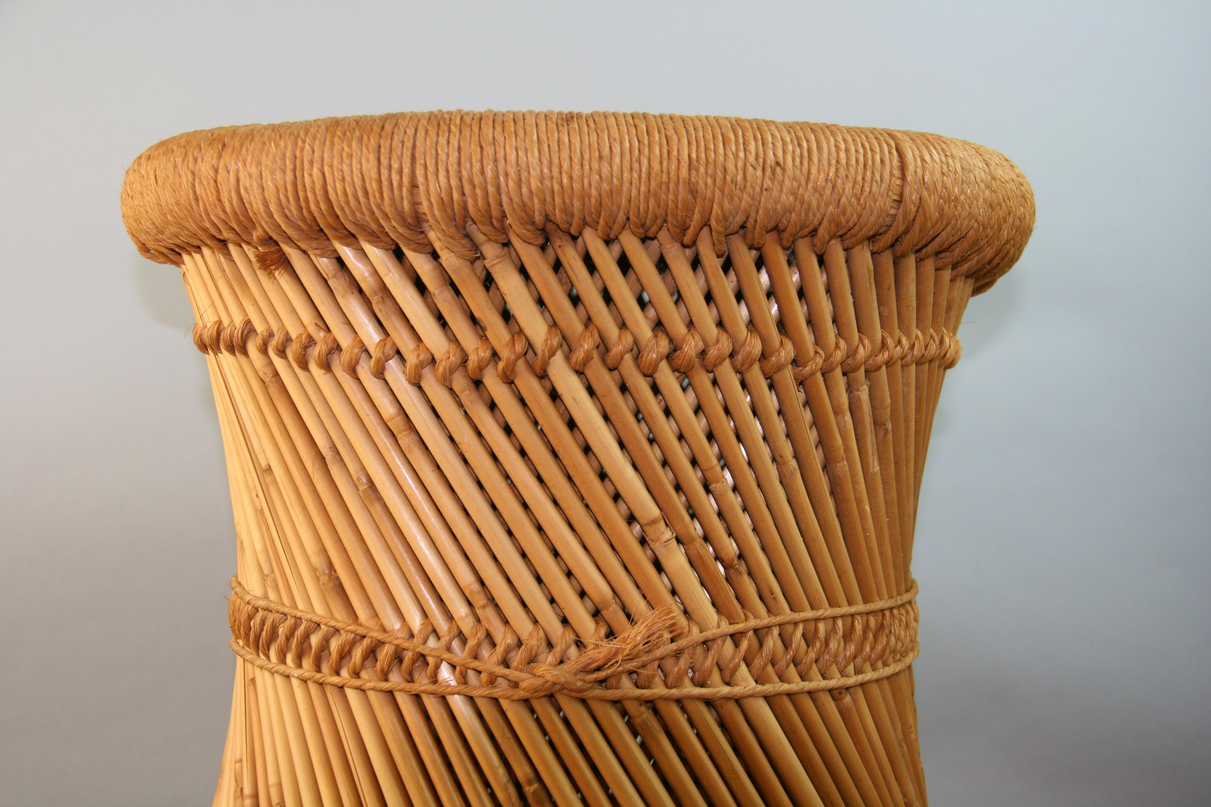 what does pencil stool look like