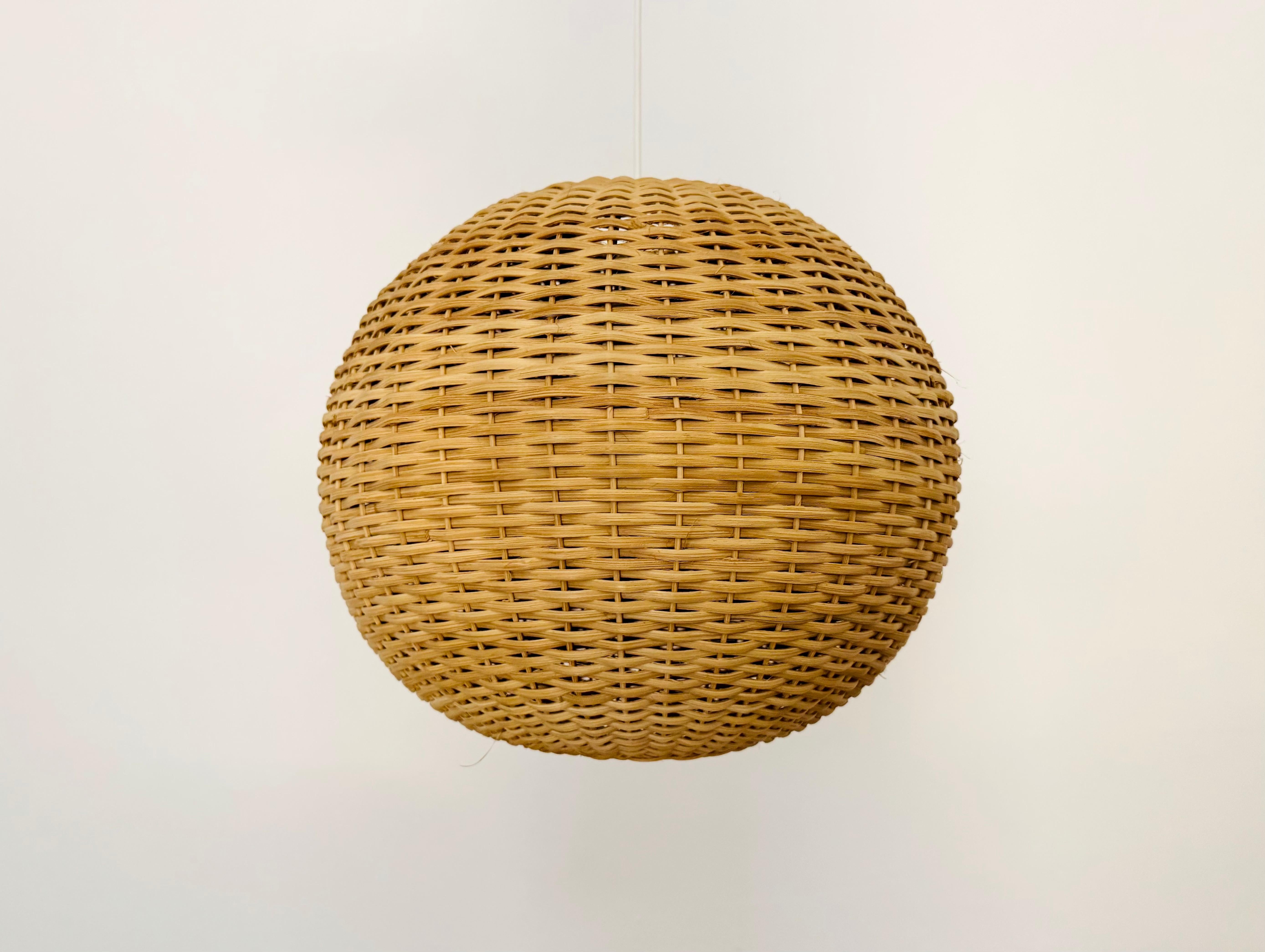 Beautiful pendant lamp from the 1960s.
Great and unusual design with a fantastically cozy atmosphere.
Very high-quality workmanship.
It creates a spectacular play of light.

Condition:

Very good vintage condition with slight signs of age-related