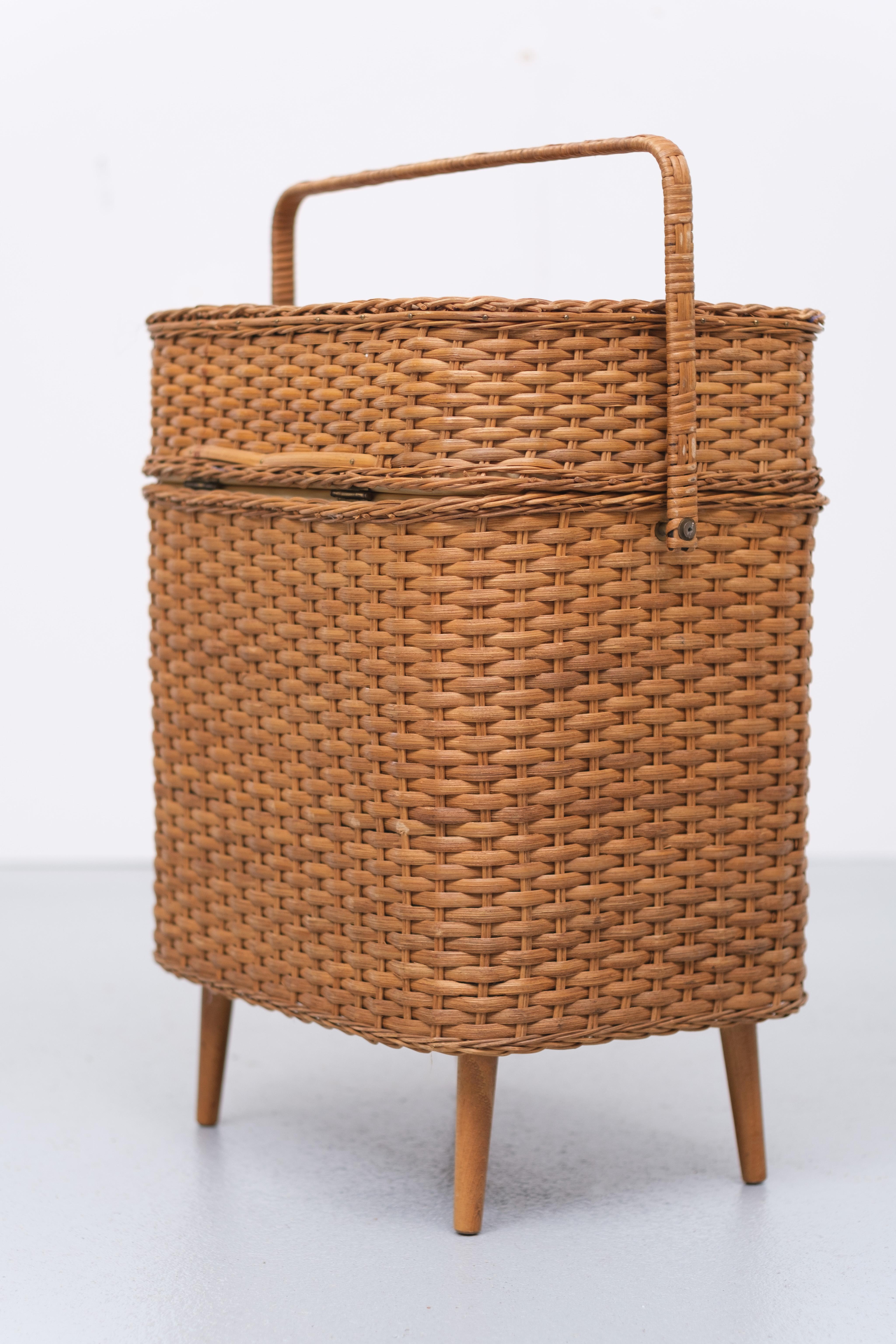 Wicker Picnic Basket 1960s, Holland 3